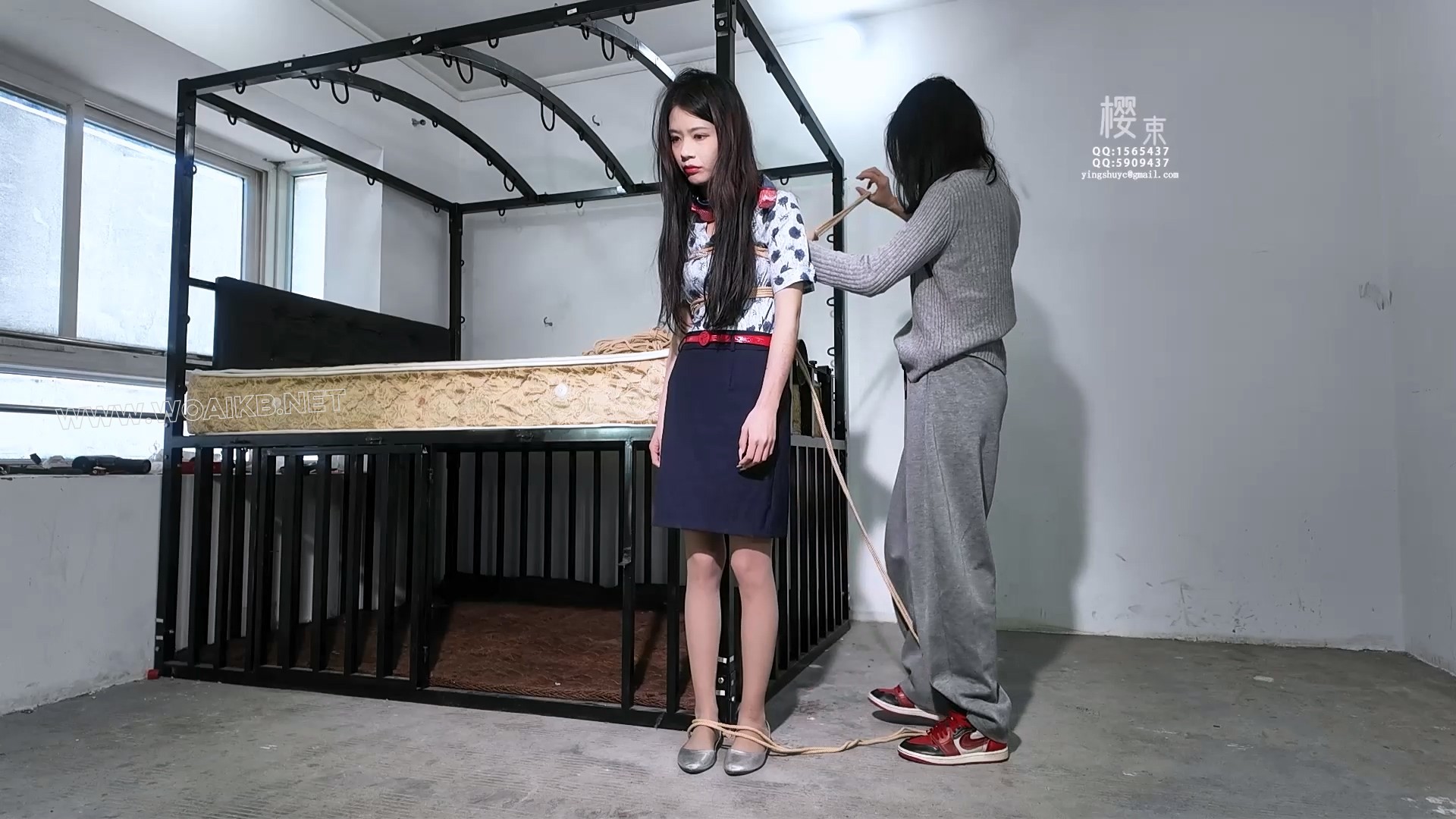 性感空姐被劫捆绑戴口球鼻勾马具疯狂TK丝袜脚心！戴吸乳器棒棒震穴强G 《空姐历劫 预览图