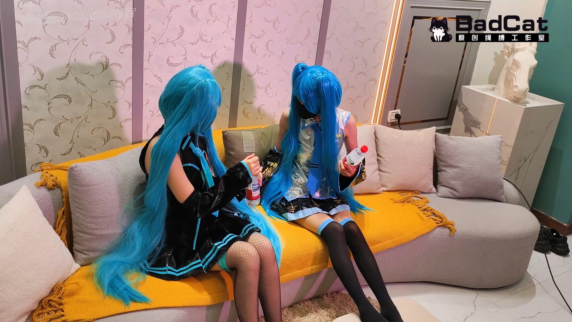 【女女】双初音coser被摄影师捆绑调教 预览图