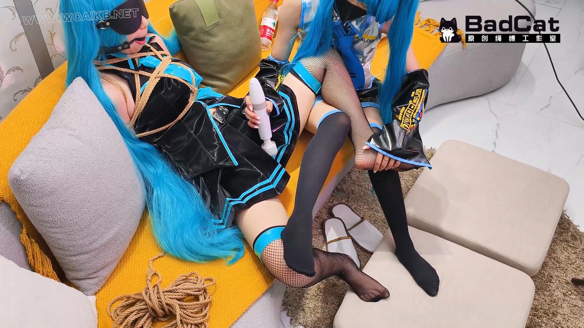 【女女】双初音coser被摄影师捆绑调教 预览图