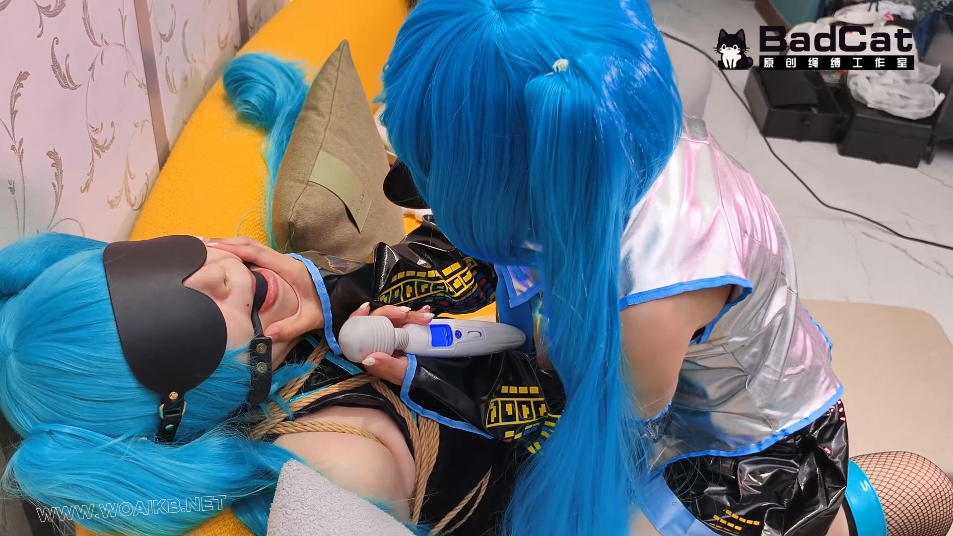 【女女】双初音coser被摄影师捆绑调教 预览图