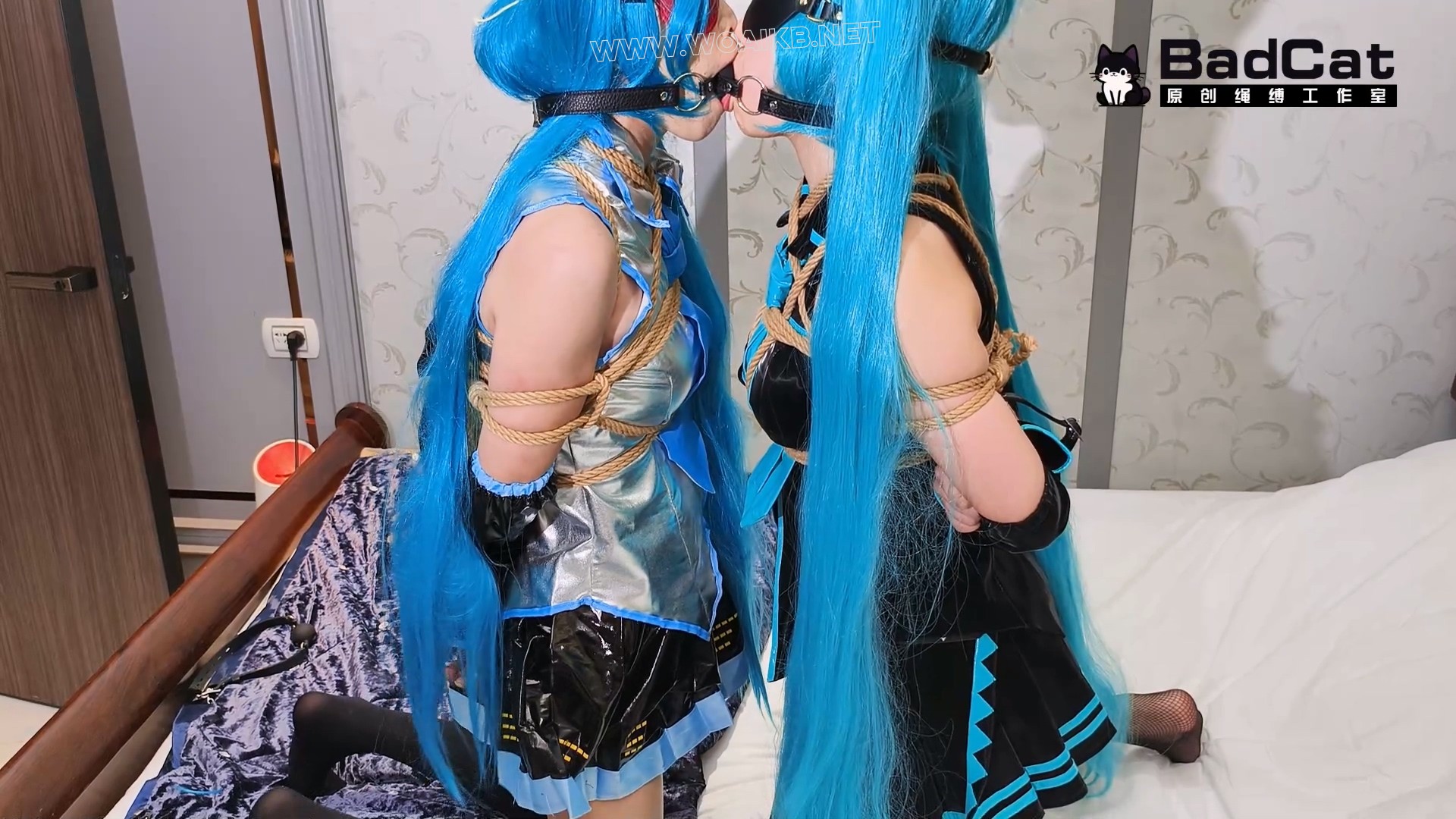 【女女】双初音coser被摄影师捆绑调教 预览图