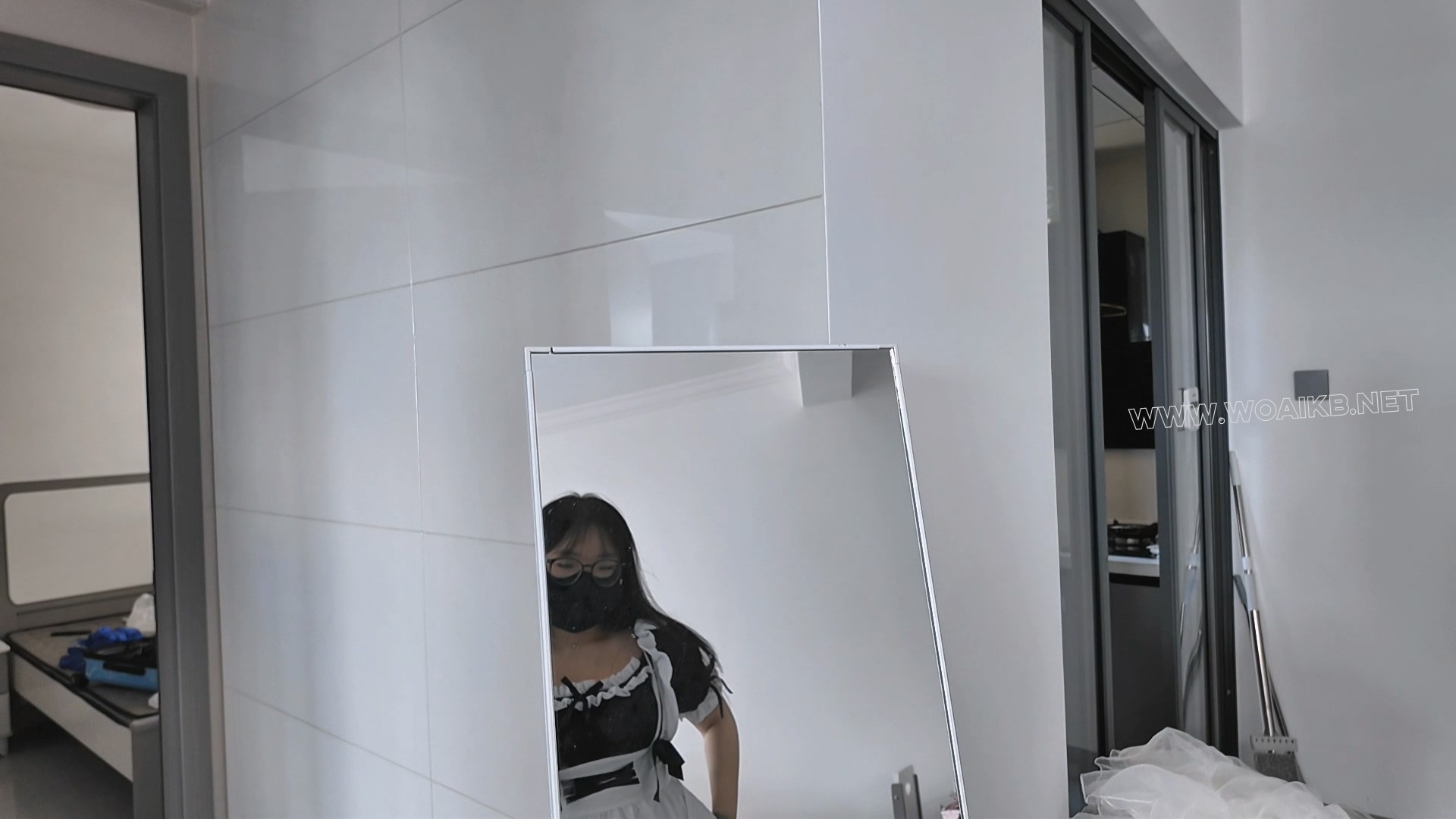 黑丝吊带女仆手脚被吊起，放置玩弄后强高 封面图