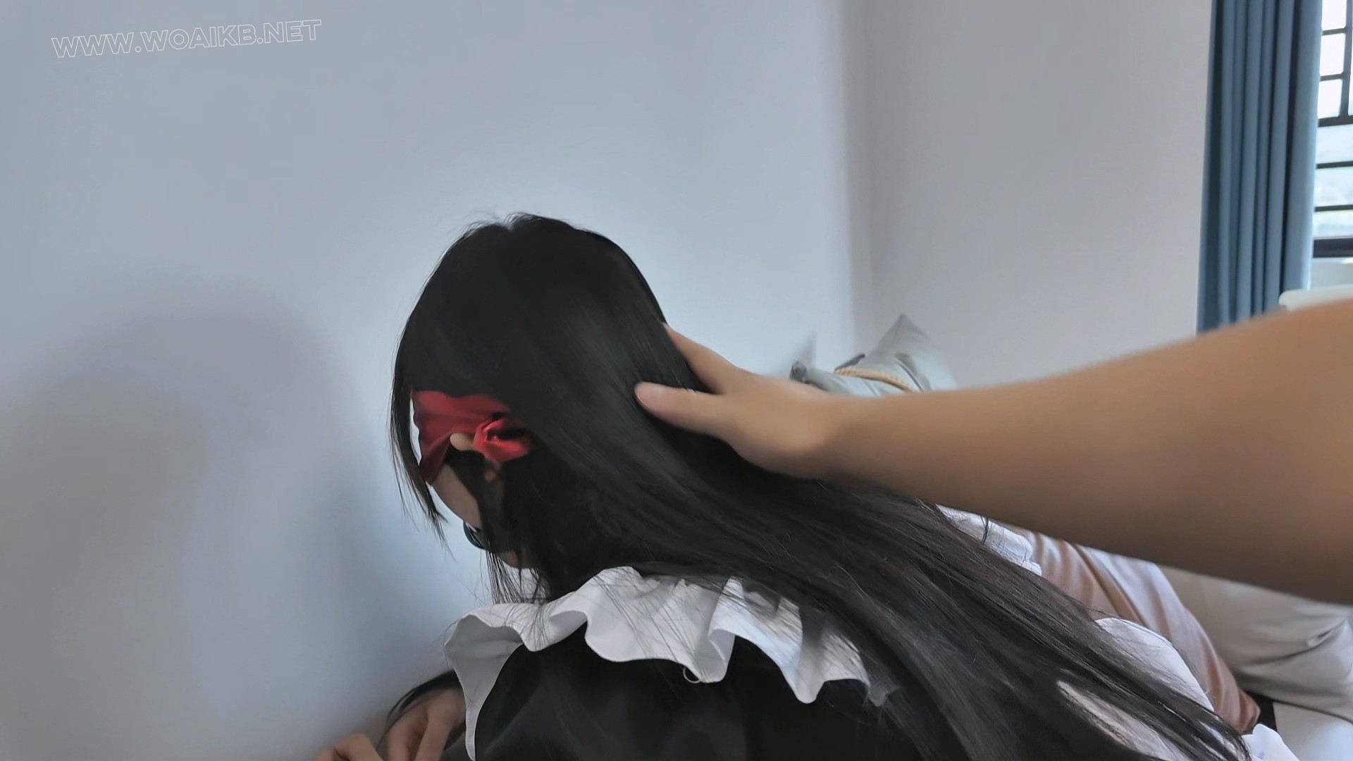 黑丝吊带女仆手脚被吊起，放置玩弄后强高 预览图