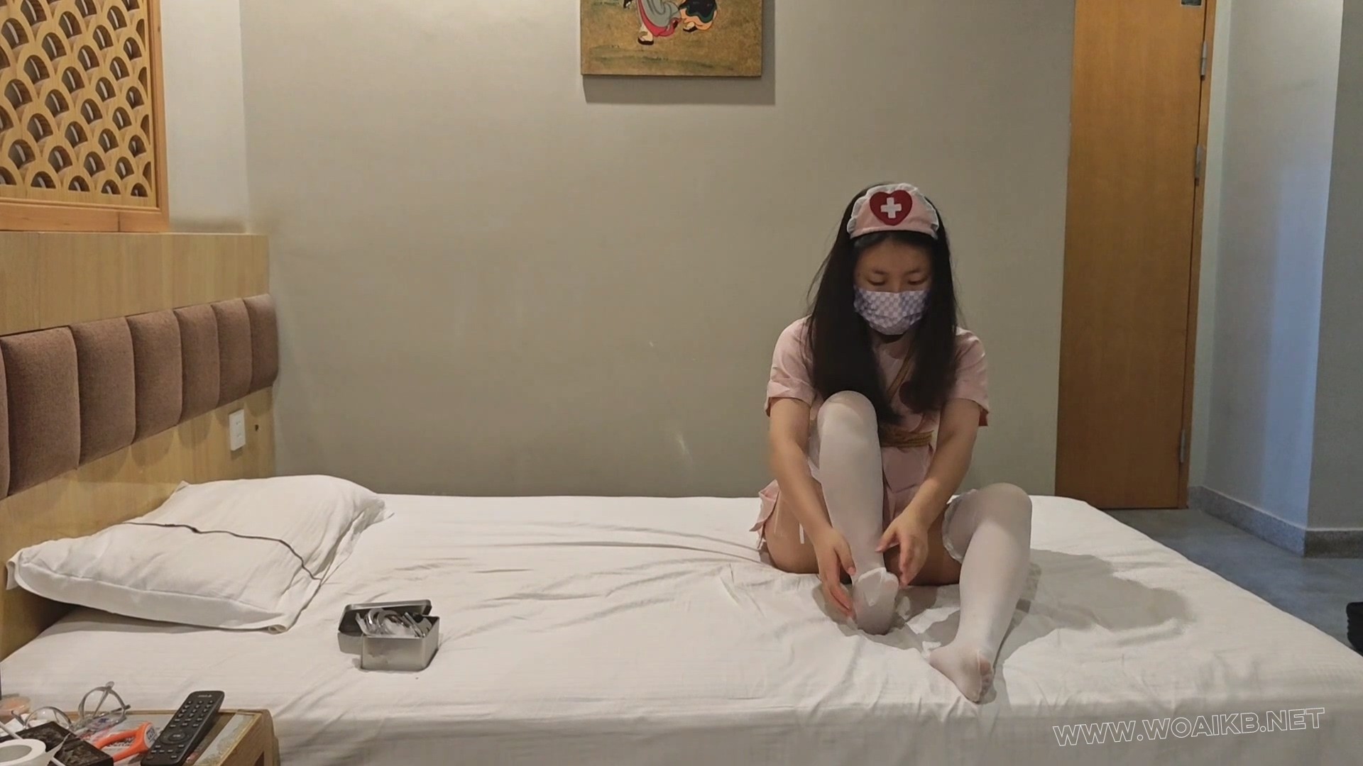 小萝莉捆绑镣铐 .，晕倒后被劫持，镣铐加开腿枷td，棒棒揉胸调教。 预览图
