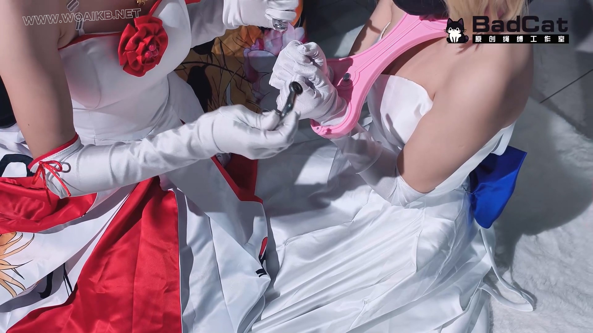 【双女Saber Cos】枷锁 跪侍 对镜羞辱 最后两人一起惨遭表哥和摄影师的强制猥亵！ 预览图
