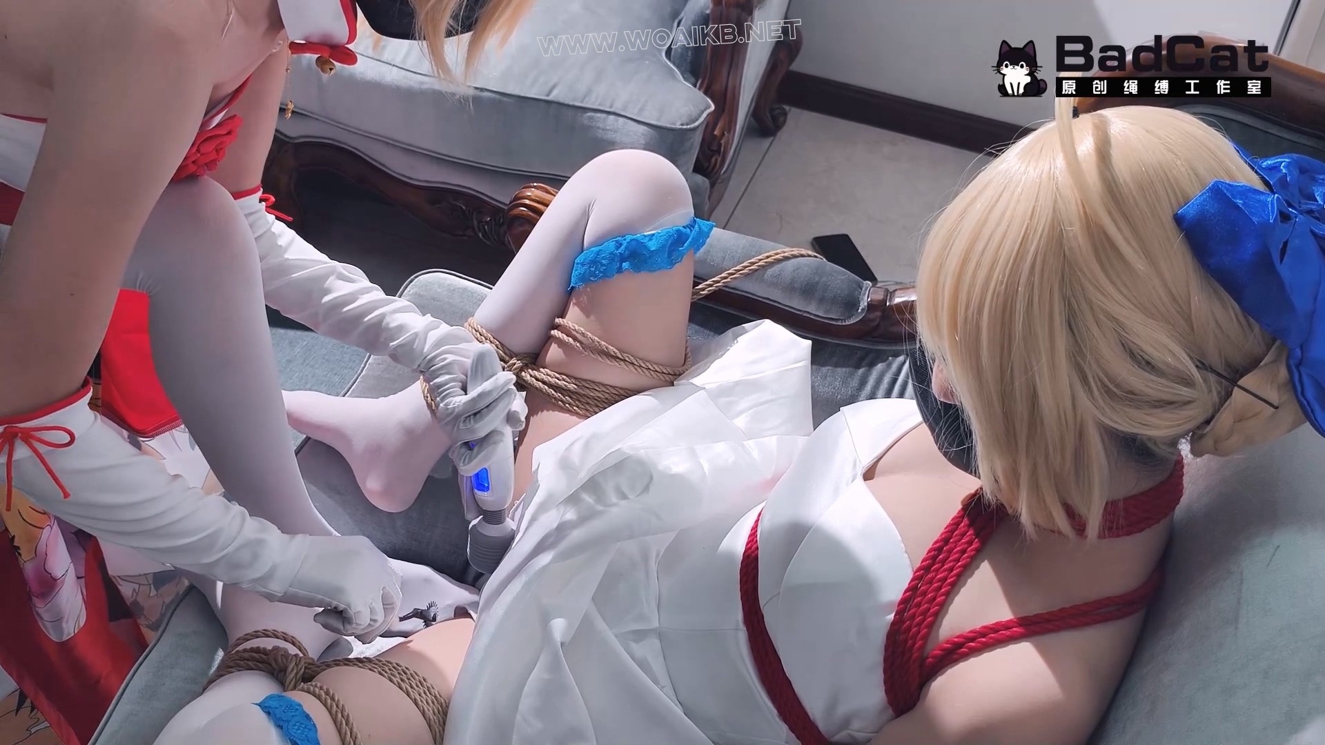 【双女Saber Cos】枷锁 跪侍 对镜羞辱 最后两人一起惨遭表哥和摄影师的强制猥亵！ 预览图