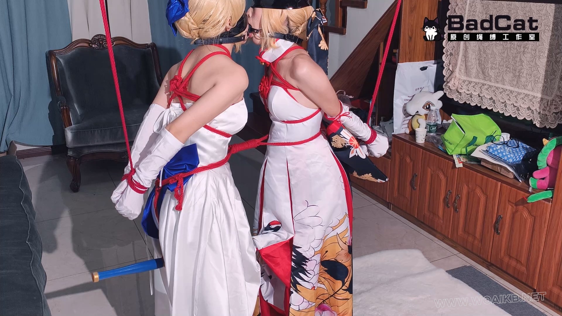 【双女Saber Cos】枷锁 跪侍 对镜羞辱 最后两人一起惨遭表哥和摄影师的强制猥亵！ 预览图