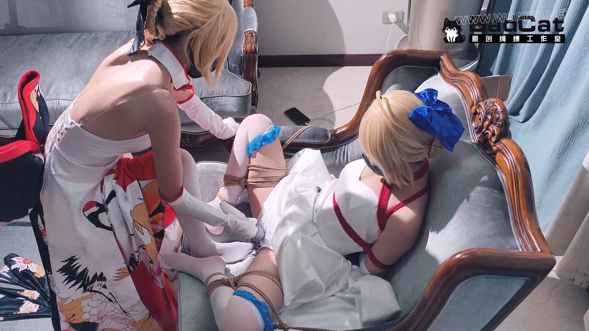 【双女Saber Cos】枷锁 跪侍 对镜羞辱 最后两人一起惨遭表哥和摄影师的强制猥亵！ 预览图