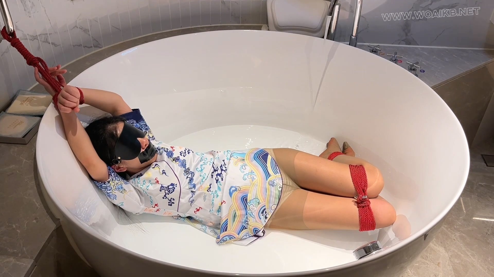 【臭脚妹妹】【空姐湿身诱惑】【灰色丝袜咖色丝袜】【浴缸】【吮吸TD】【丝袜堵嘴】 预览图