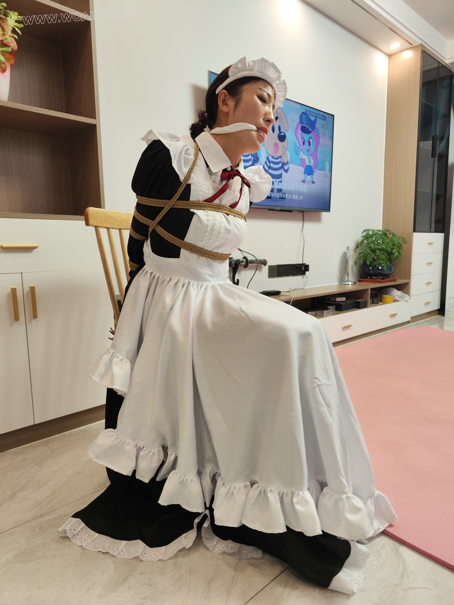 定拍佳佳-绑架人妻之白丝女仆 第二集上 预览图