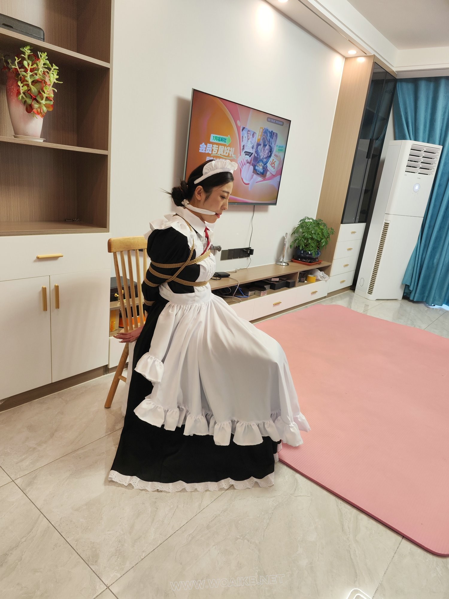 定拍佳佳-绑架人妻之白丝女仆 第二集上 预览图