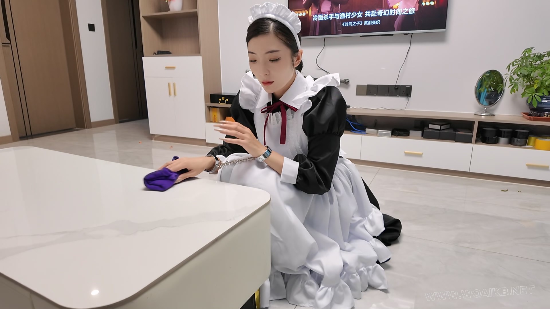 定拍佳佳-绑架人妻之白丝女仆 第二集上 预览图