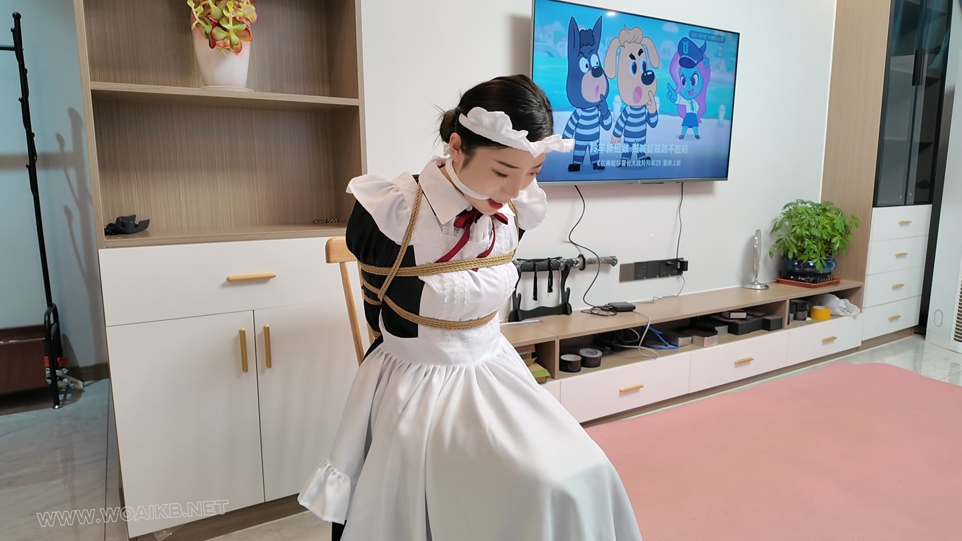 定拍佳佳-绑架人妻之白丝女仆 第二集上 预览图