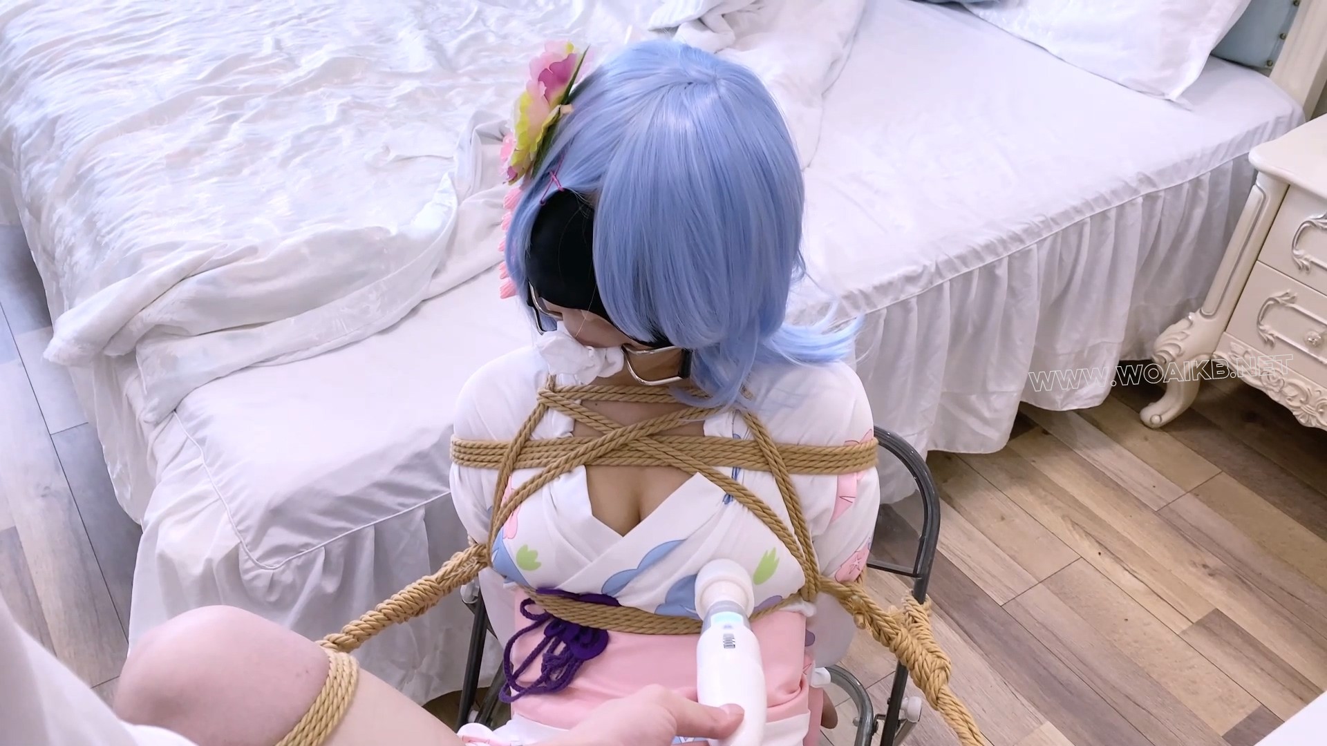 《二次元少女系》-雷姆浴衣cos+日式紧缚+胸缚+蟹缚强制M开腿+杨具td+开口器+电击+ 预览图