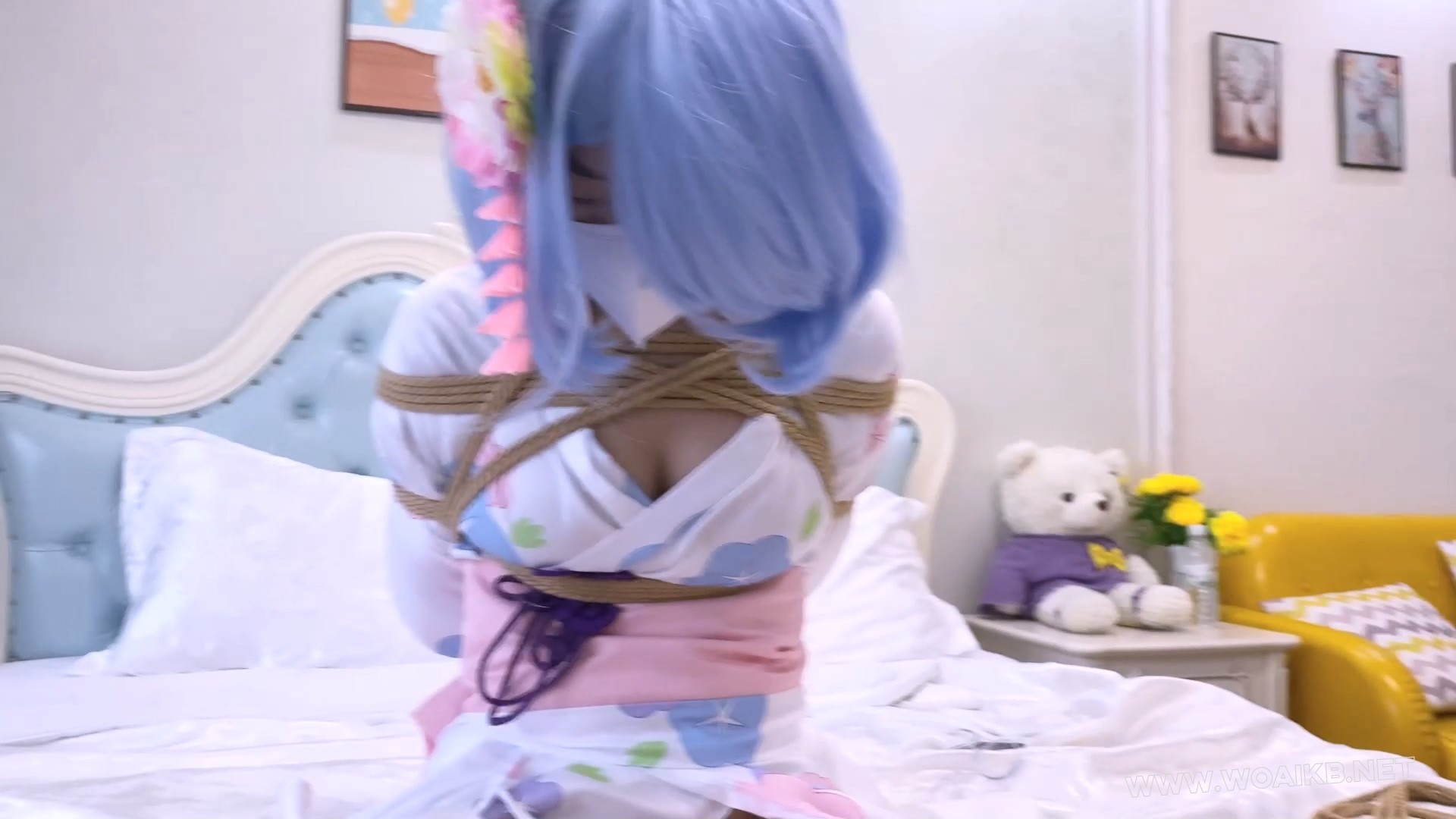 《二次元少女系》-雷姆浴衣cos+日式紧缚+胸缚+蟹缚强制M开腿+杨具td+开口器+电击+ 预览图