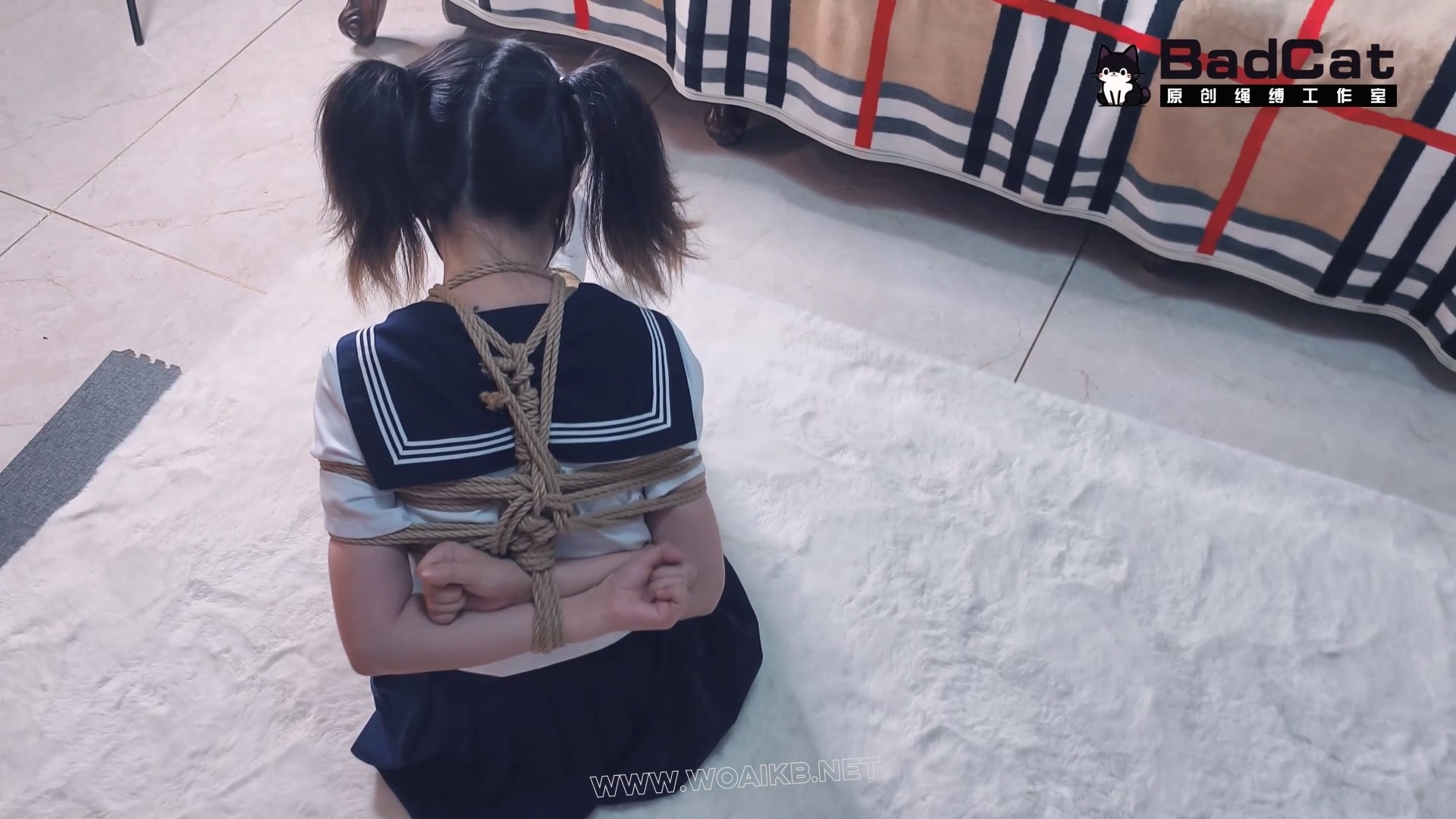 【剧情 双女 气味系 臭鞋绑脸】不良小偷捆绑房主TK折磨 房主挣脱后反擒小偷 原味强 预览图