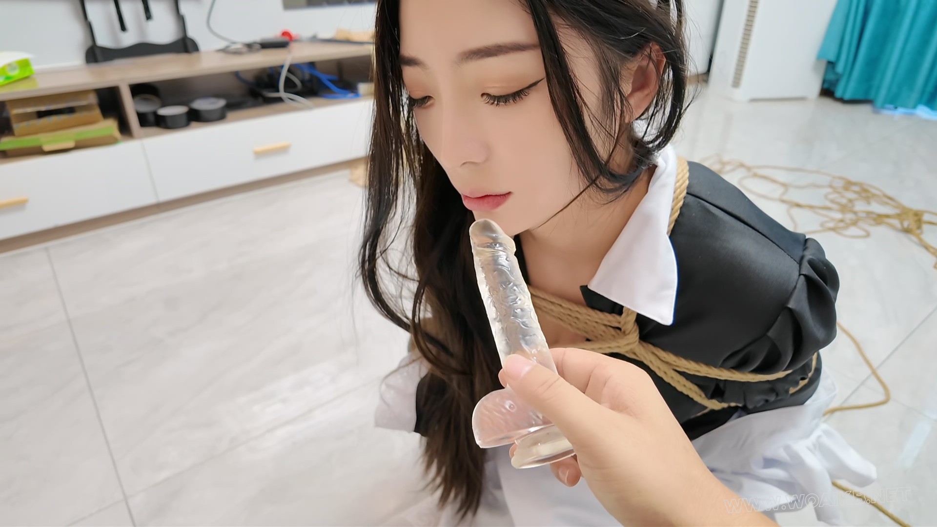定拍佳佳-绑架人妻之白丝女仆 第二集下 预览图
