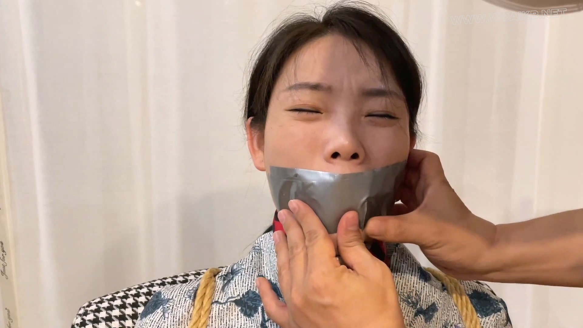 惨遭捂嘴折磨的柳洋 预览图