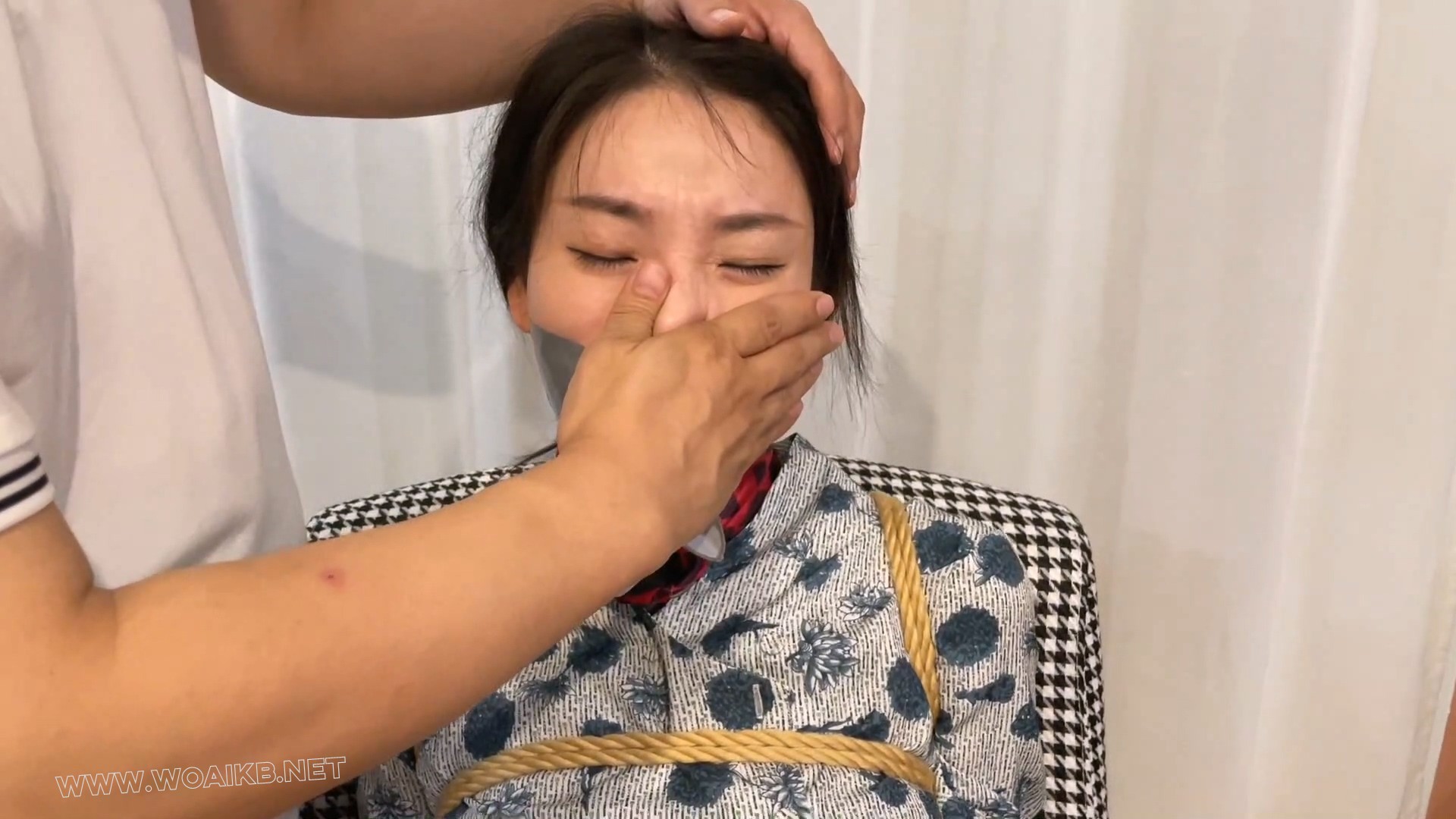 惨遭捂嘴折磨的柳洋 预览图