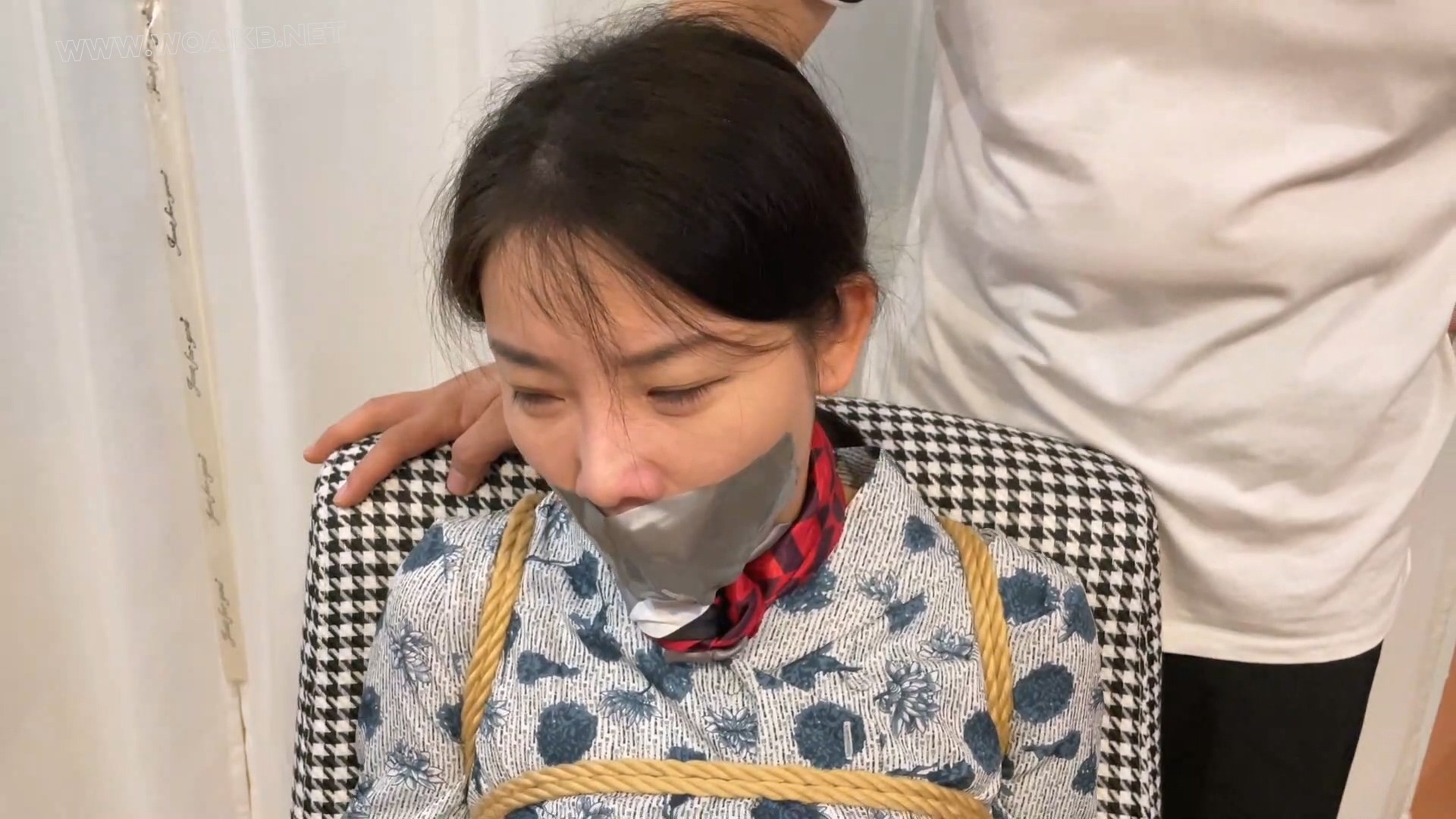 惨遭捂嘴折磨的柳洋 预览图