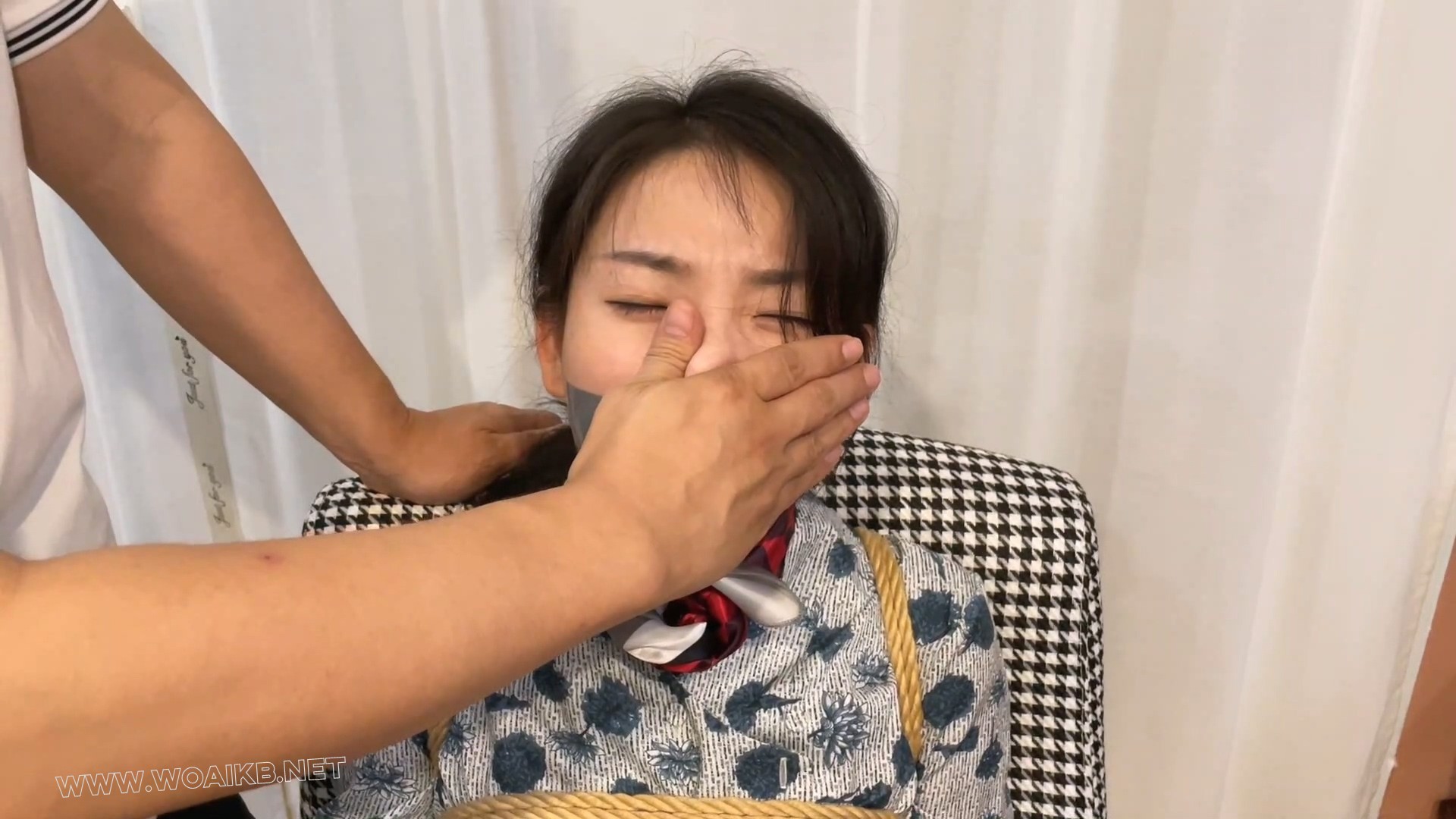 惨遭捂嘴折磨的柳洋 预览图