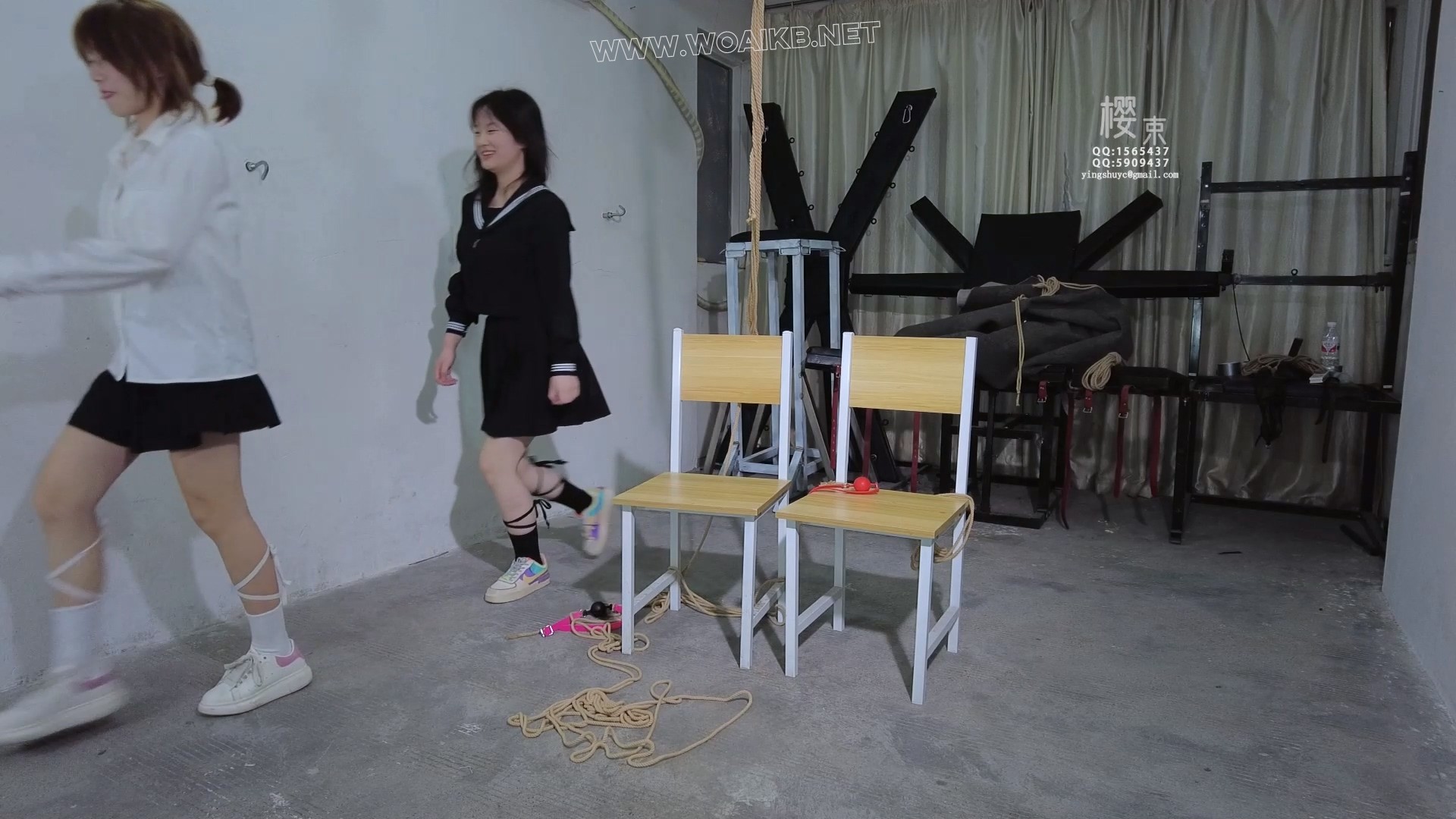 单脚吊连缚两不听话的女学生疯狂挠痒惩罚！口球紧塞！自解绳子逃跑！ 《整治叛逆期 预览图