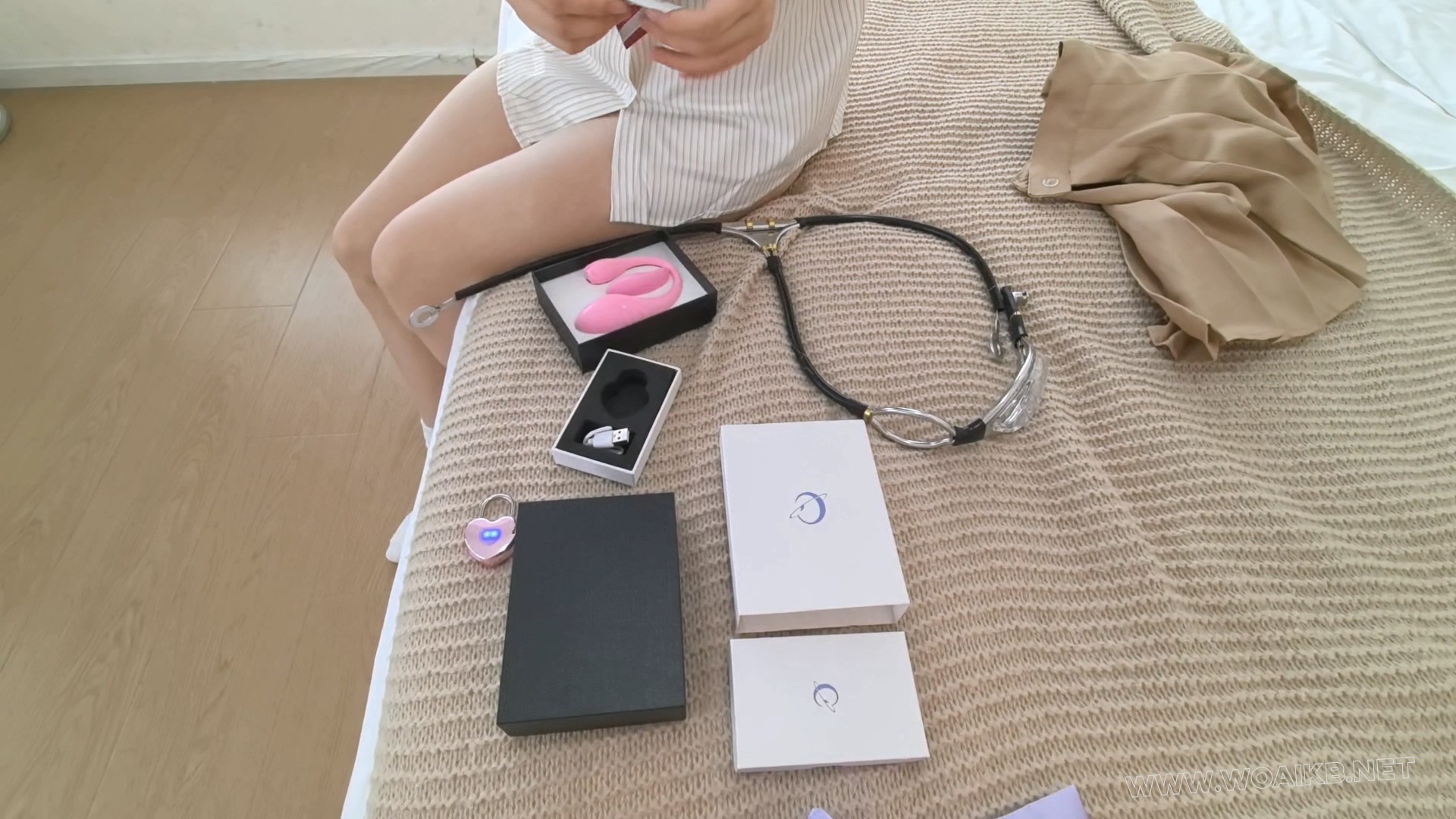 新入的P机也太猛了，三下五除二就GC喷射了 内置小胖墩 贞操锁 真空肉丝真的太诱人 预览图