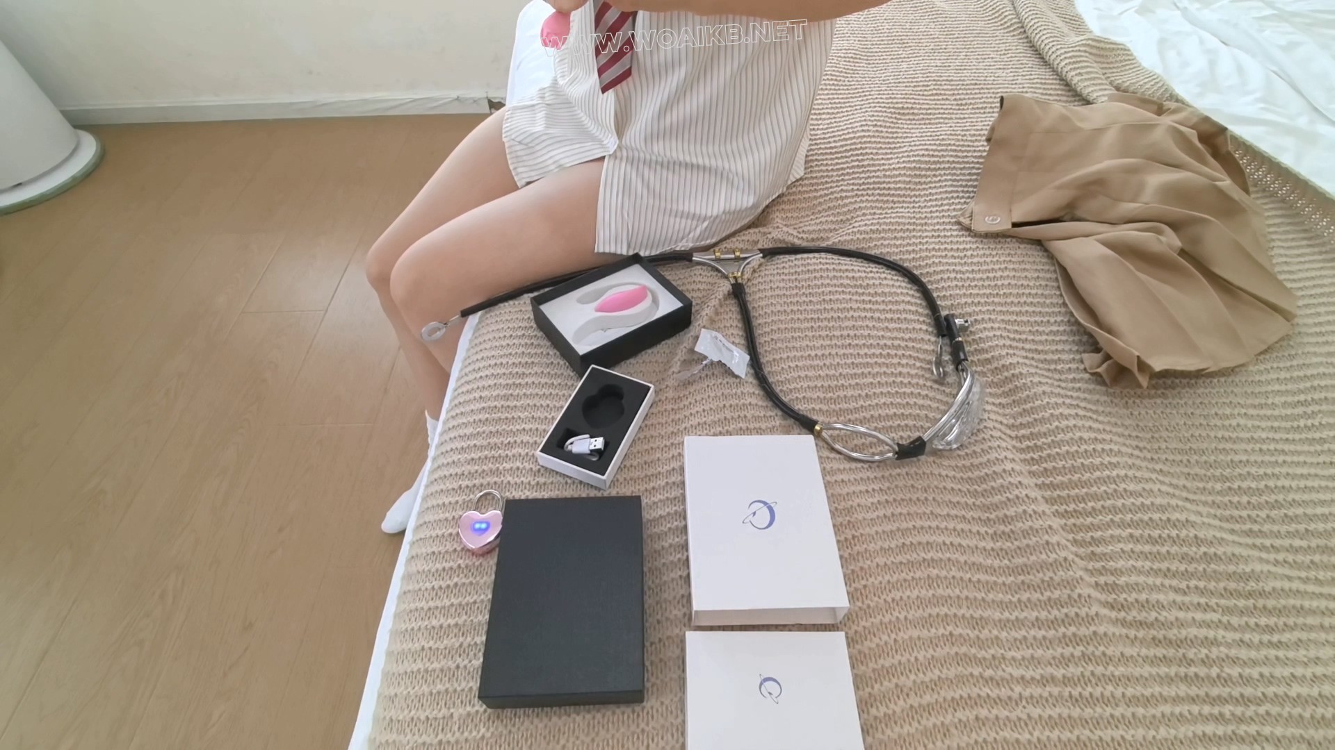 新入的P机也太猛了，三下五除二就GC喷射了 内置小胖墩 贞操锁 真空肉丝真的太诱人 预览图