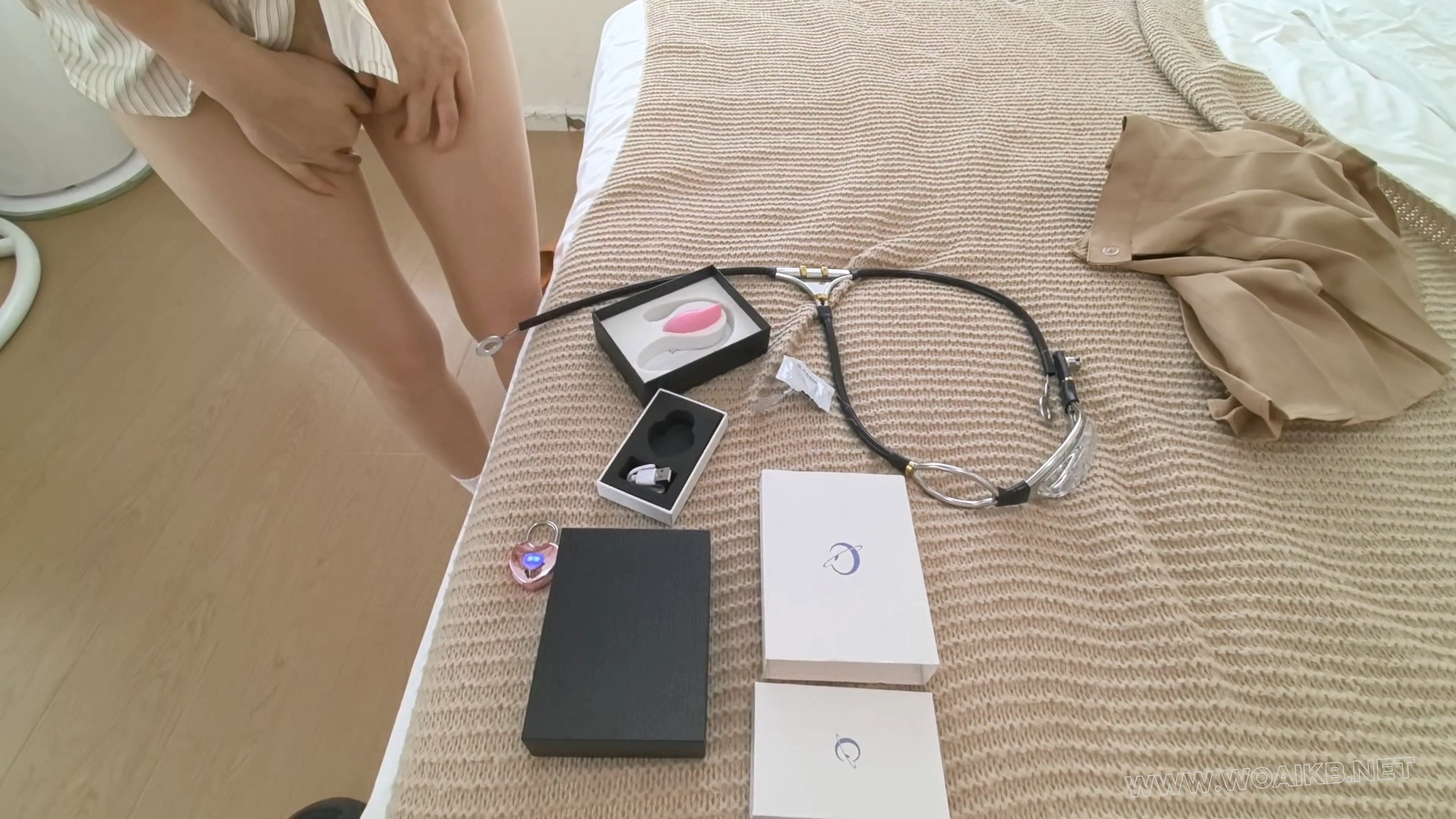 新入的P机也太猛了，三下五除二就GC喷射了 内置小胖墩 贞操锁 真空肉丝真的太诱人 预览图