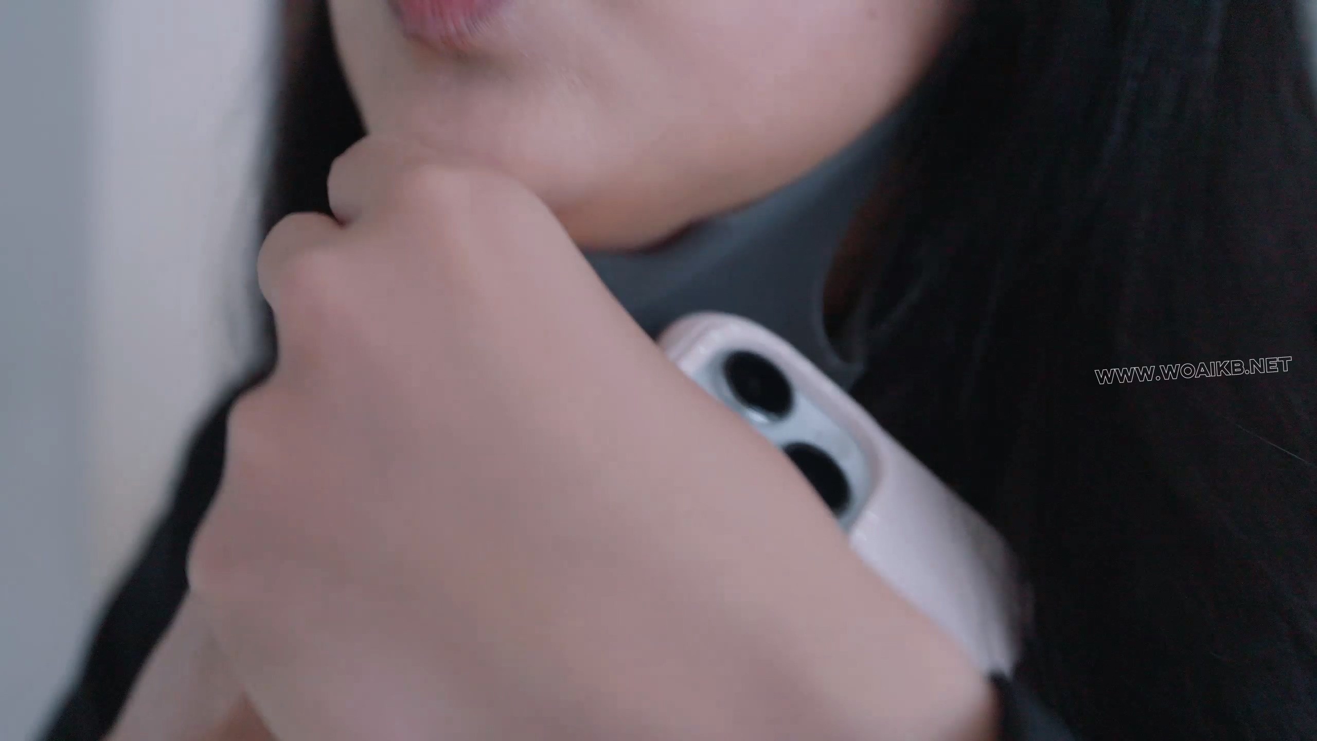 《欲望游戏3》你在一个软件里定制了一个女友，她什么都会听你的，你要求她带着开口 预览图