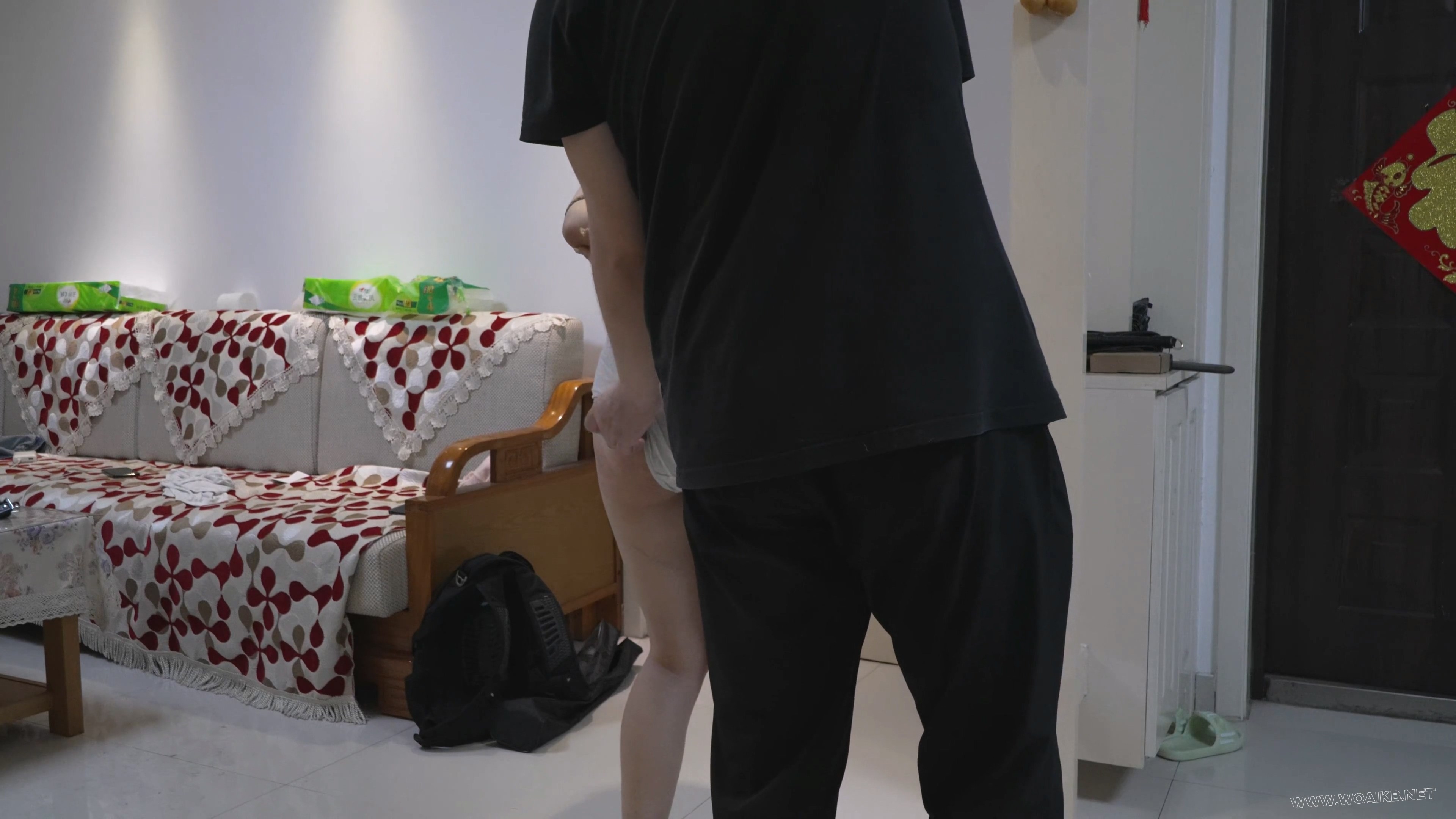 超好看抖M大学生诗诗狗调蹂躏+棒棒寸止！负重乳夹+抽打全身+跪舔主人脚，鼻钩、口 预览图