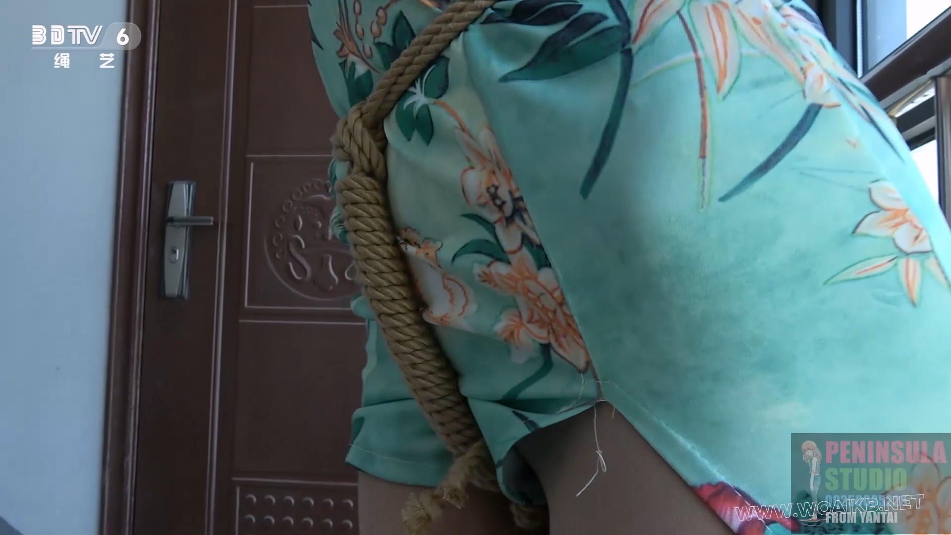 【桃子】 桃子仙女棒股绳楼道玩刺激，险些被关电梯 预览图