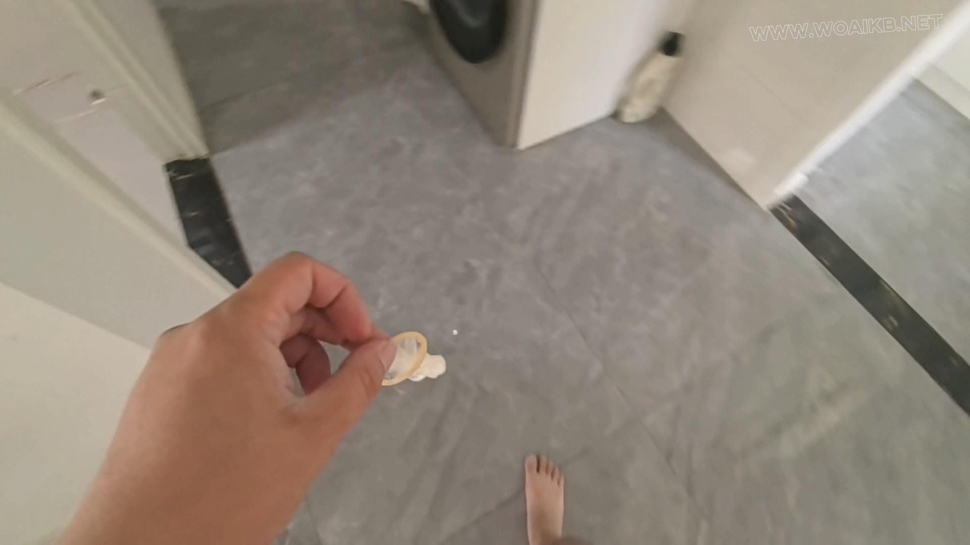 【她们的故事】双倍快乐 沐浴阳光 与主共虐一犬 电击内置震动强高 牵引 zentai女单 预览图