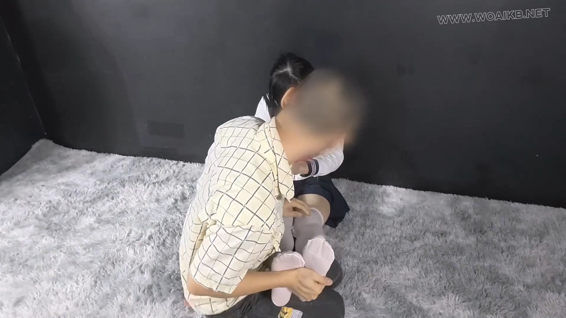 可爱jk萌妹贝贝在特殊时期，身体愈发燥热，躲在秘密基地里面偷偷的开心，这一幕被 预览图