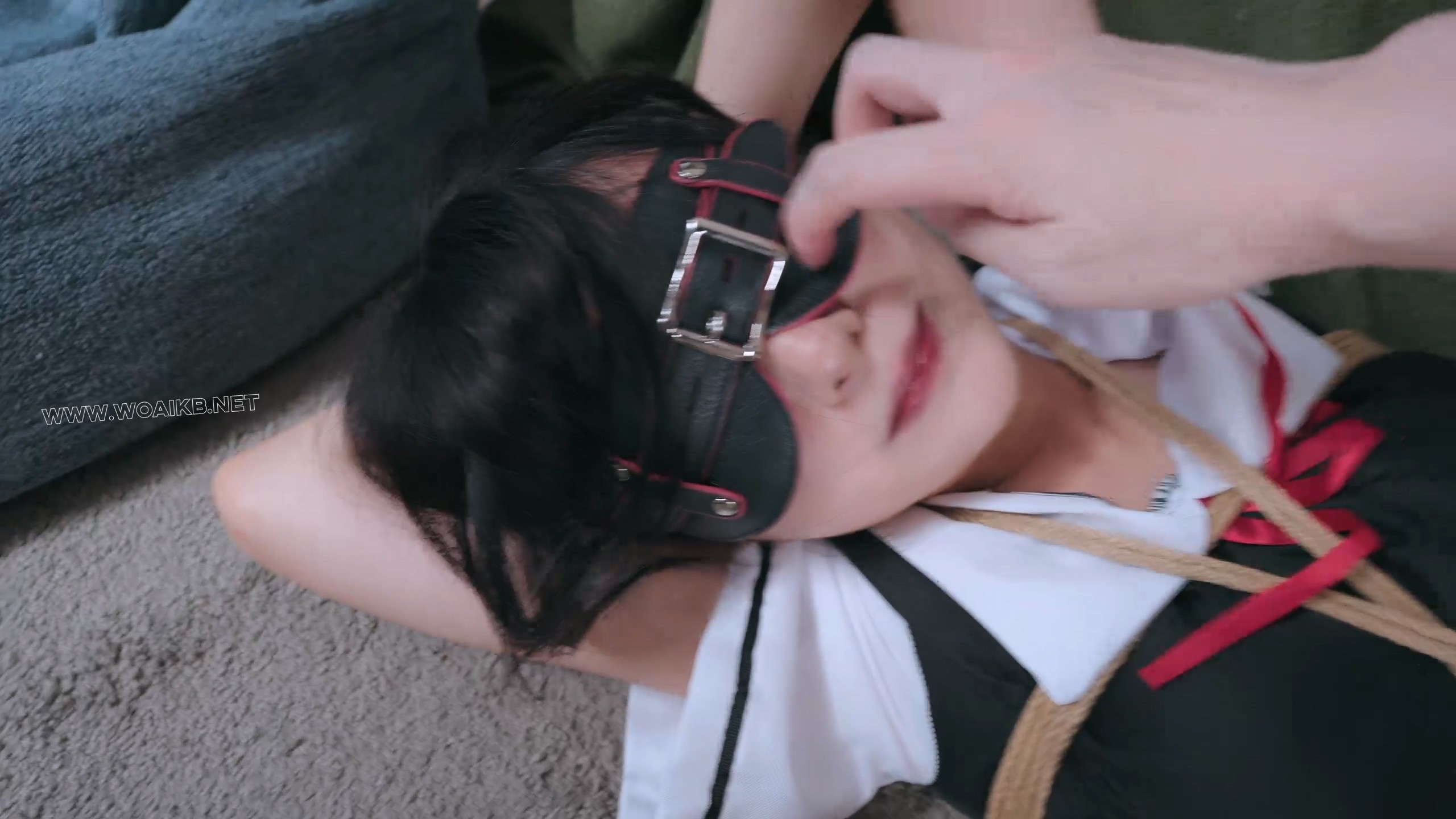 《狩猎日记之JK少女》JK少女被大字绑于床上，口球堵嘴。回忆起下课回家被陌生人迷 预览图