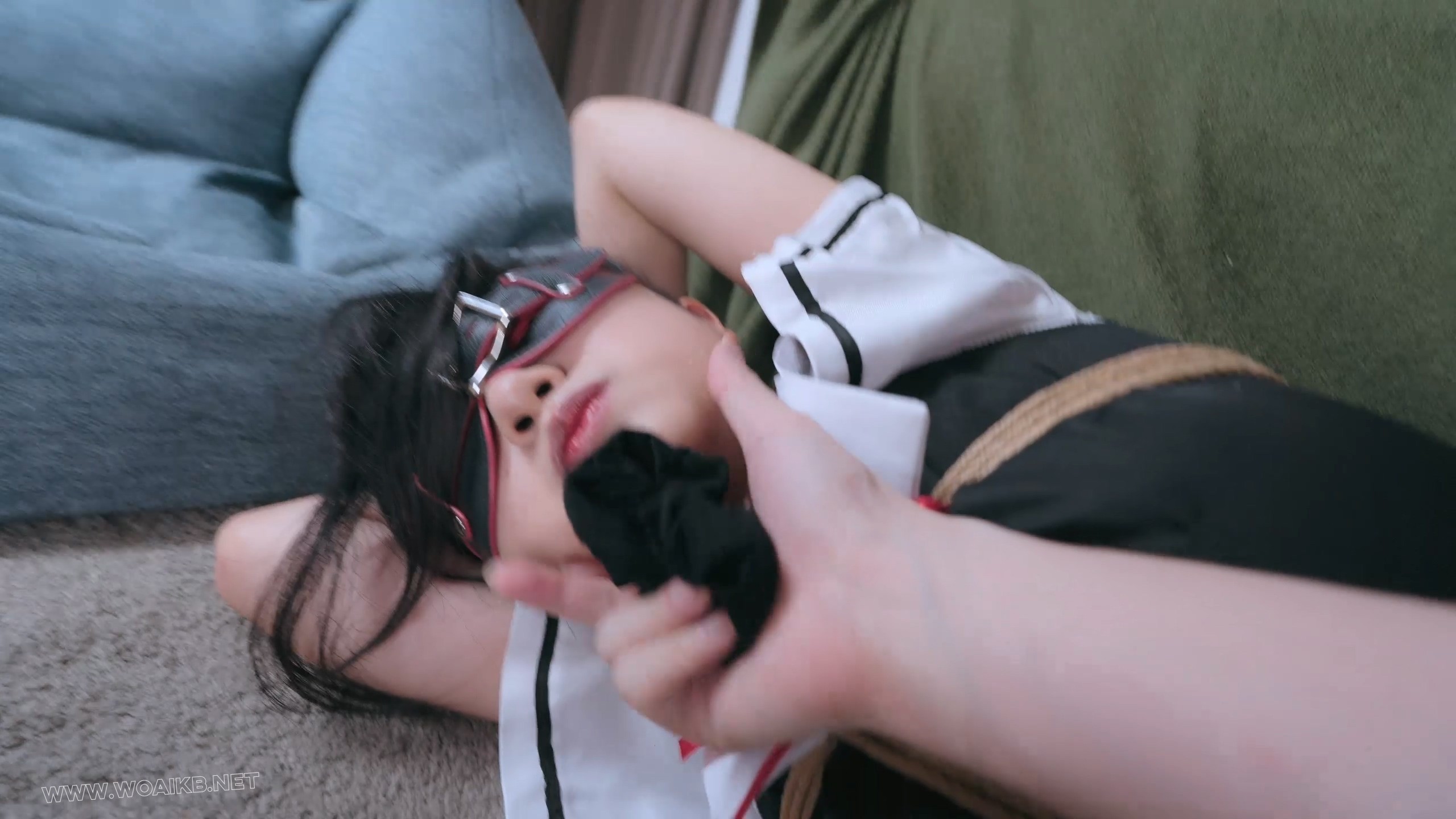 《狩猎日记之JK少女》JK少女被大字绑于床上，口球堵嘴。回忆起下课回家被陌生人迷 预览图