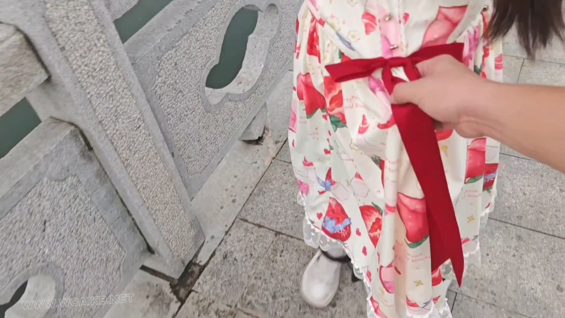 双马尾小萝莉雨天Lolita五花大绑脚镣公园TD调教押解 预览图