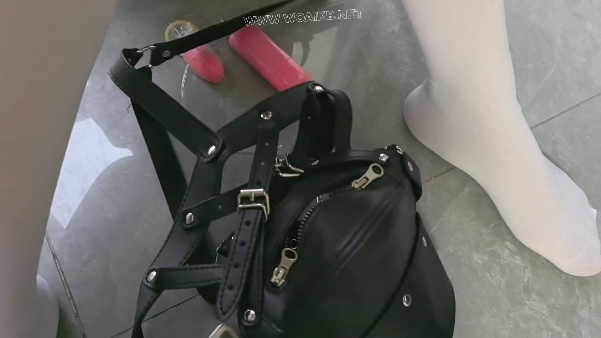 【小单的周末日记】 小蛋蛋内入震动 分腿吊打pp 挠脚心 马具面罩 预览图