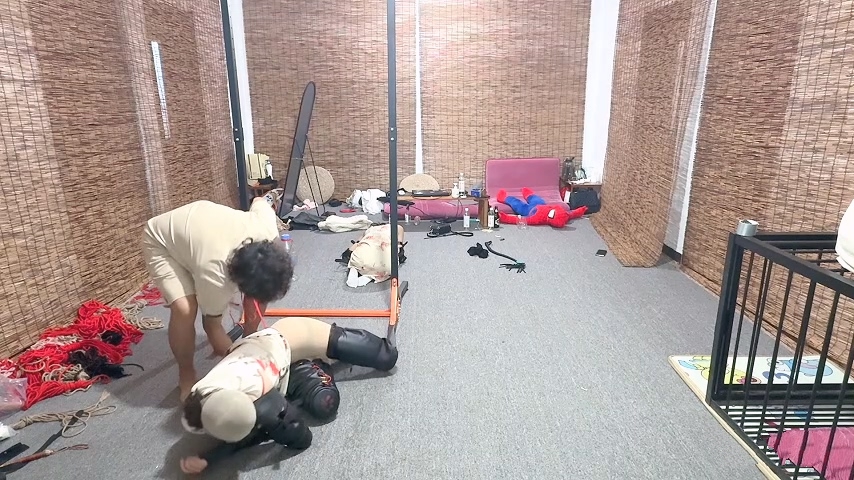 被折磨致死的同事（4）—水桶拔河比赛-柔韧度比赛 预览图