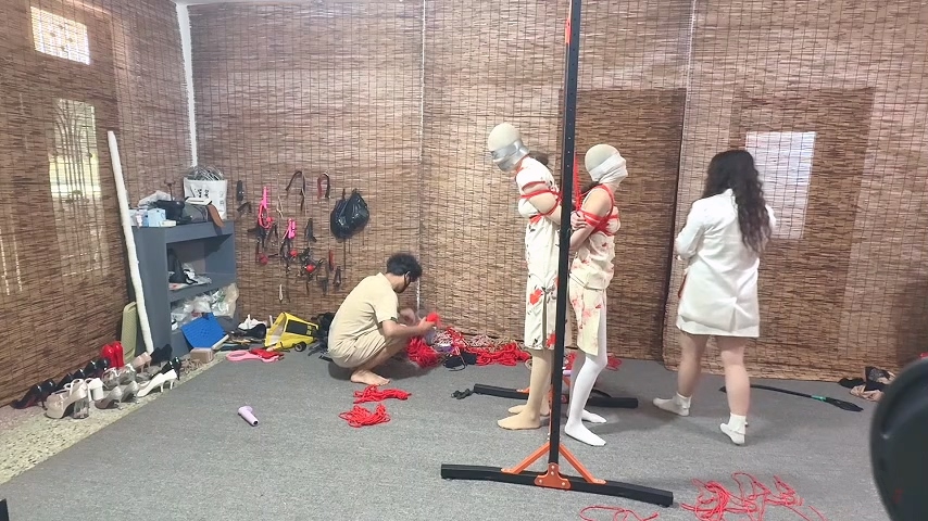 被折磨致死的同事（4）—水桶拔河比赛-柔韧度比赛 预览图