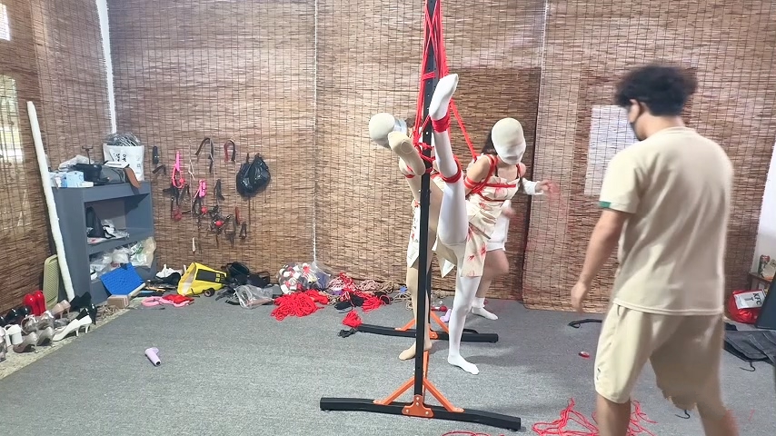 被折磨致死的同事（4）—水桶拔河比赛-柔韧度比赛 预览图