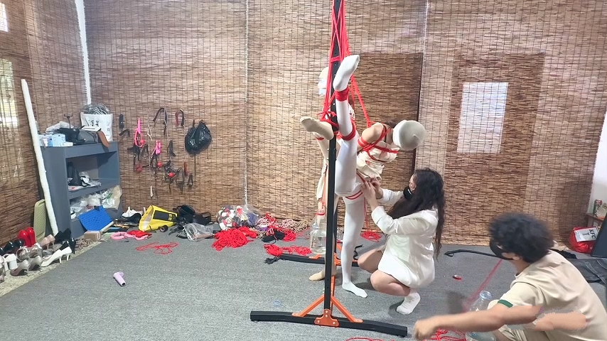 被折磨致死的同事（4）—水桶拔河比赛-柔韧度比赛 预览图