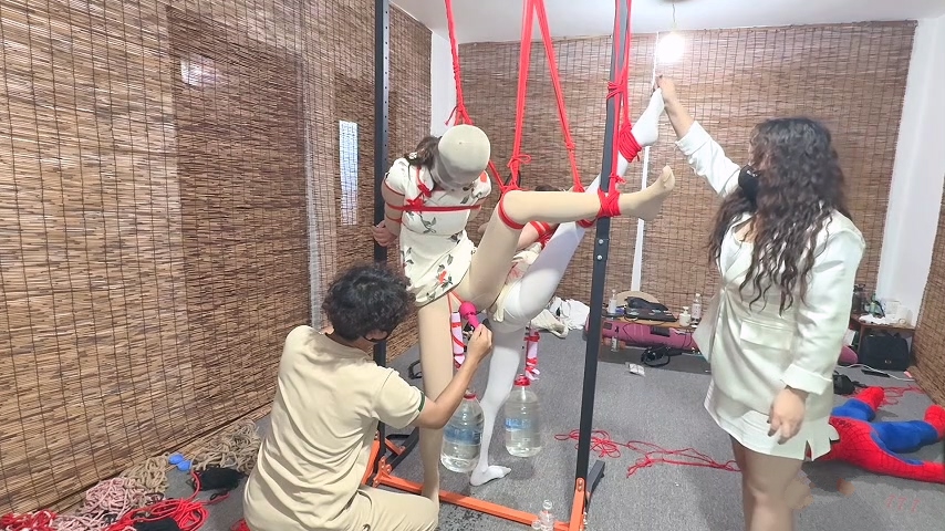 被折磨致死的同事（4）—水桶拔河比赛-柔韧度比赛 预览图