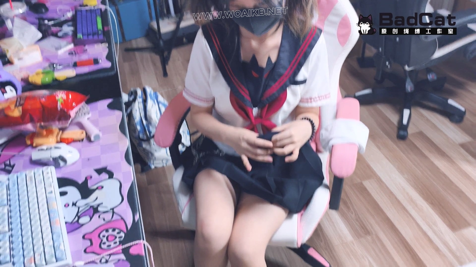 【剧情定拍 第一次被表哥塞内置玩具进身体】妹妹偷拿哥哥的钱去买皮肤 之后自愿被… 封面图