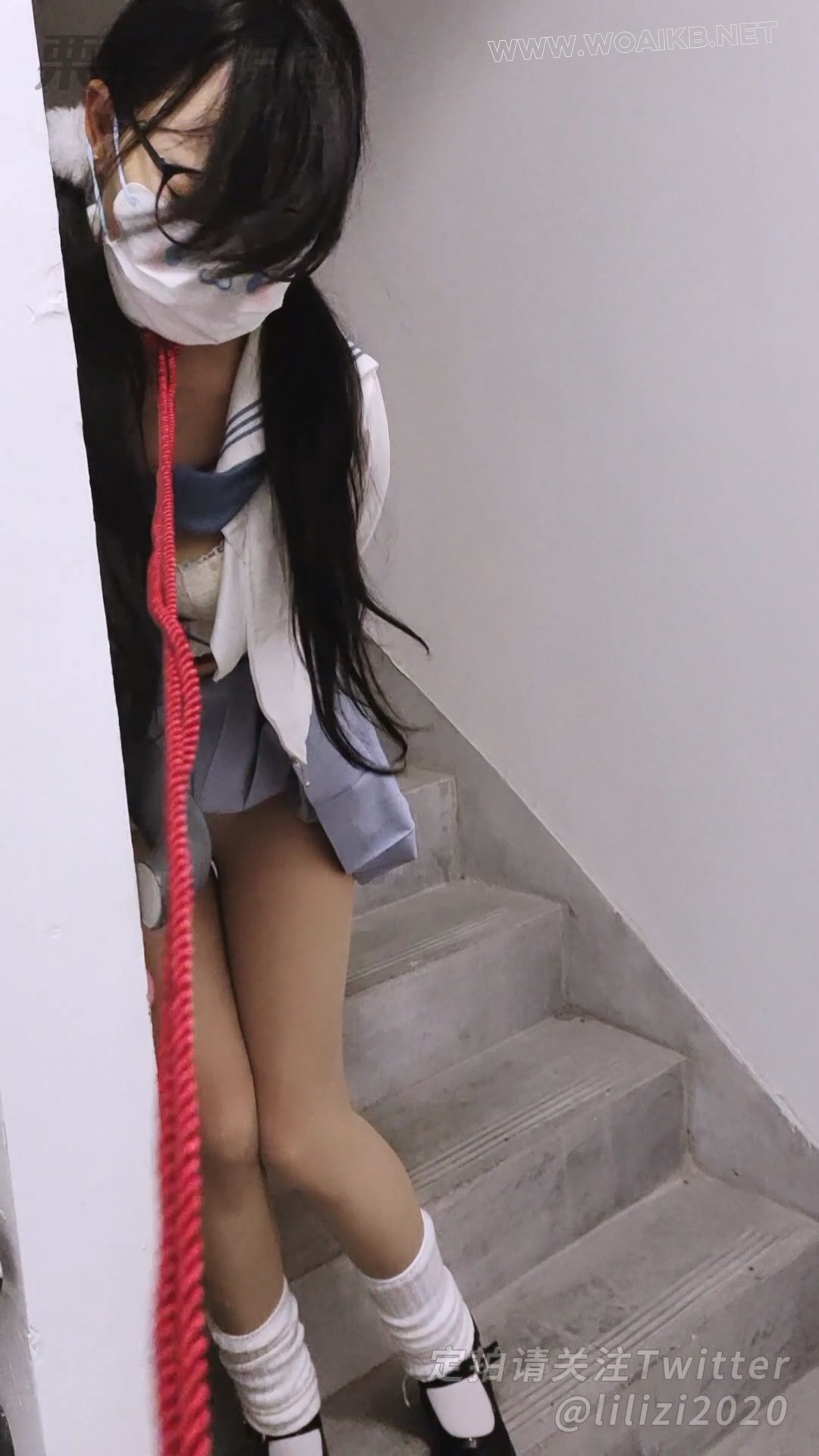 《沦为玩具的双马尾小M 04》 龟甲缚、快乐蛋调教、户外调教、楼梯间强高、楼梯间失 预览图