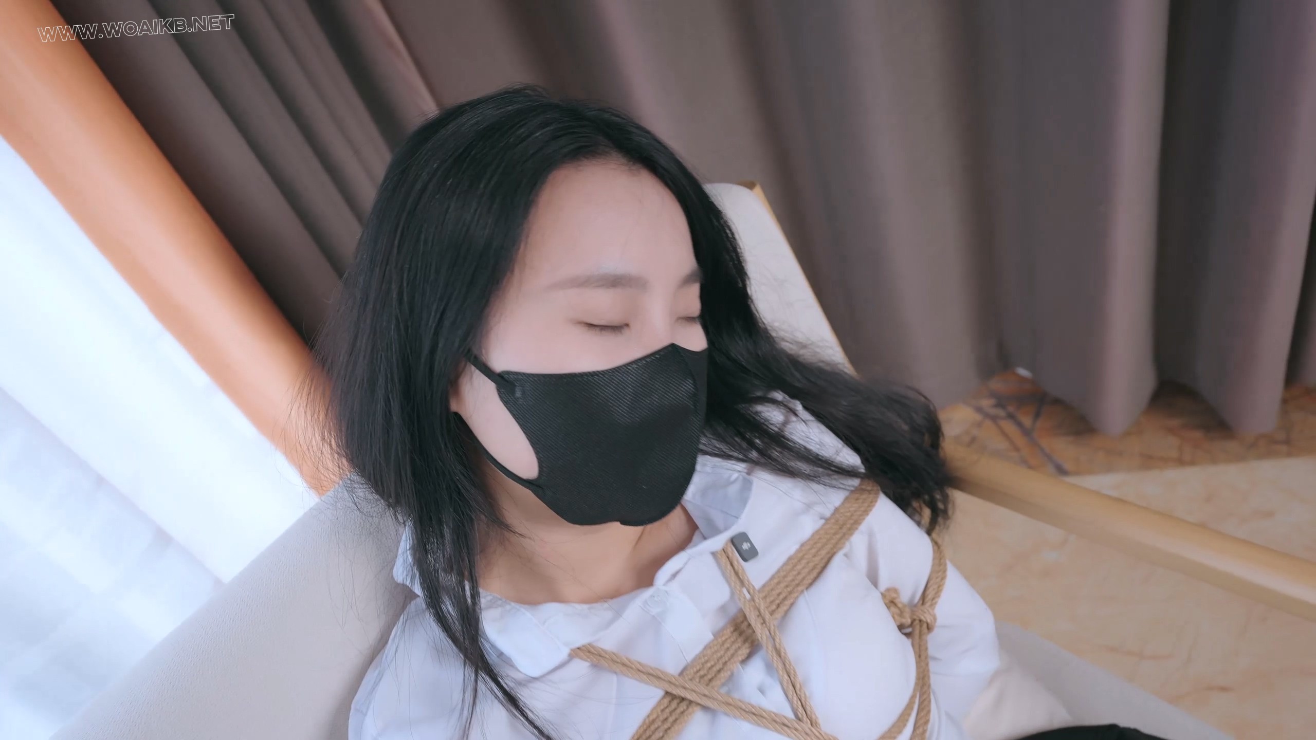 《欲望游戏4》误定斯德哥尔摩之旅的白领被迫换上三条丝袜衣，男人告知游戏时长达标 预览图