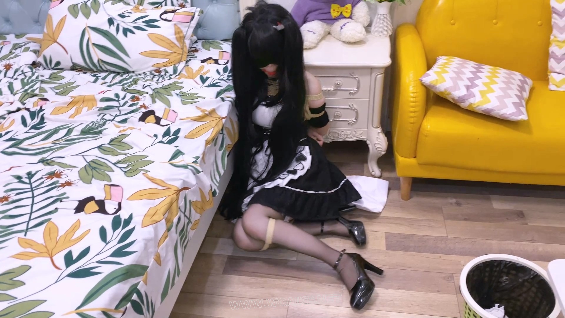 《二次元少女系》-客户定拍-第三集-能代cos+被窝被绑+日式紧缚+胸缚+膝盖并腿缚连 预览图