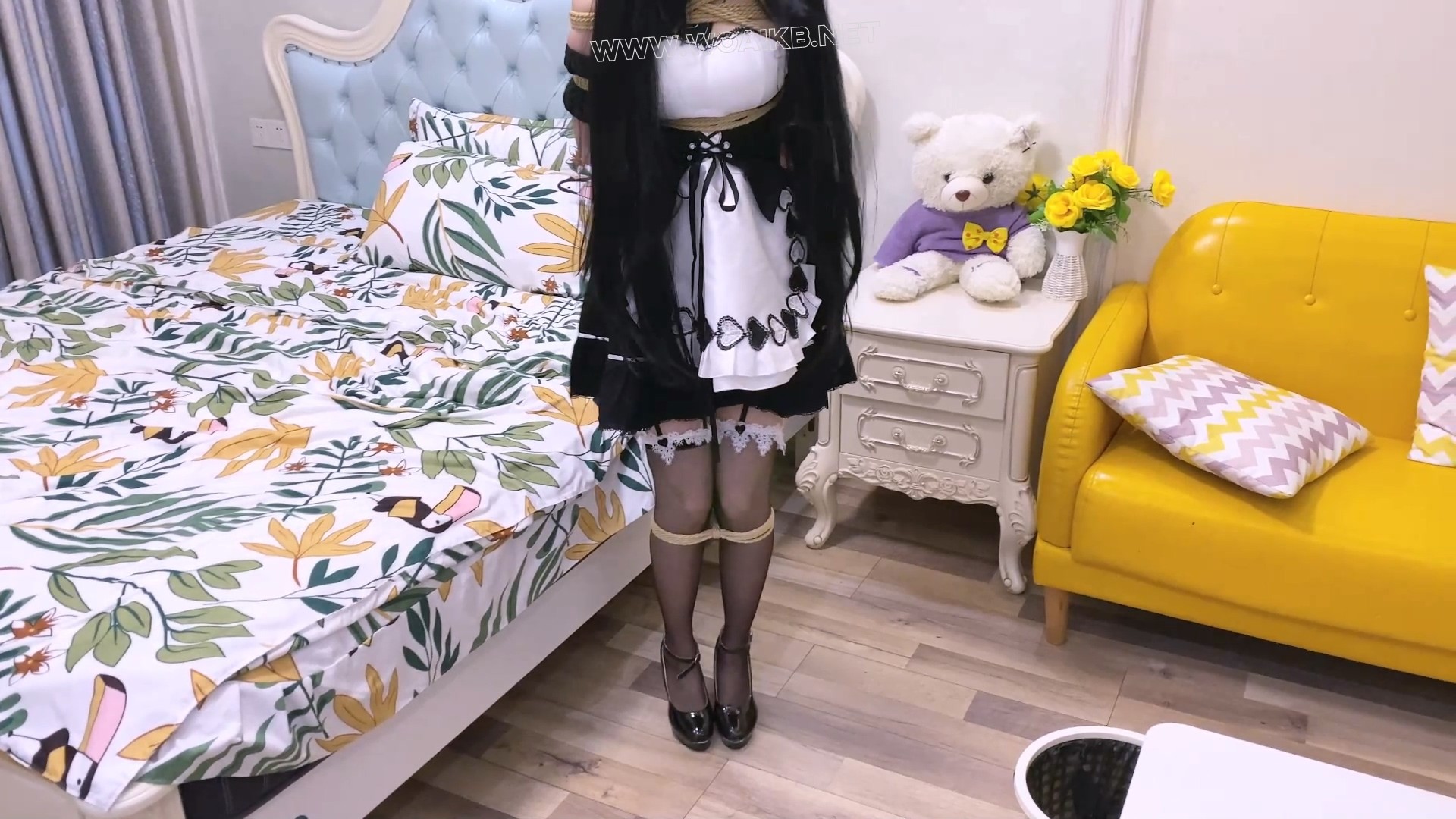 《二次元少女系》-客户定拍-第三集-能代cos+被窝被绑+日式紧缚+胸缚+膝盖并腿缚连 预览图