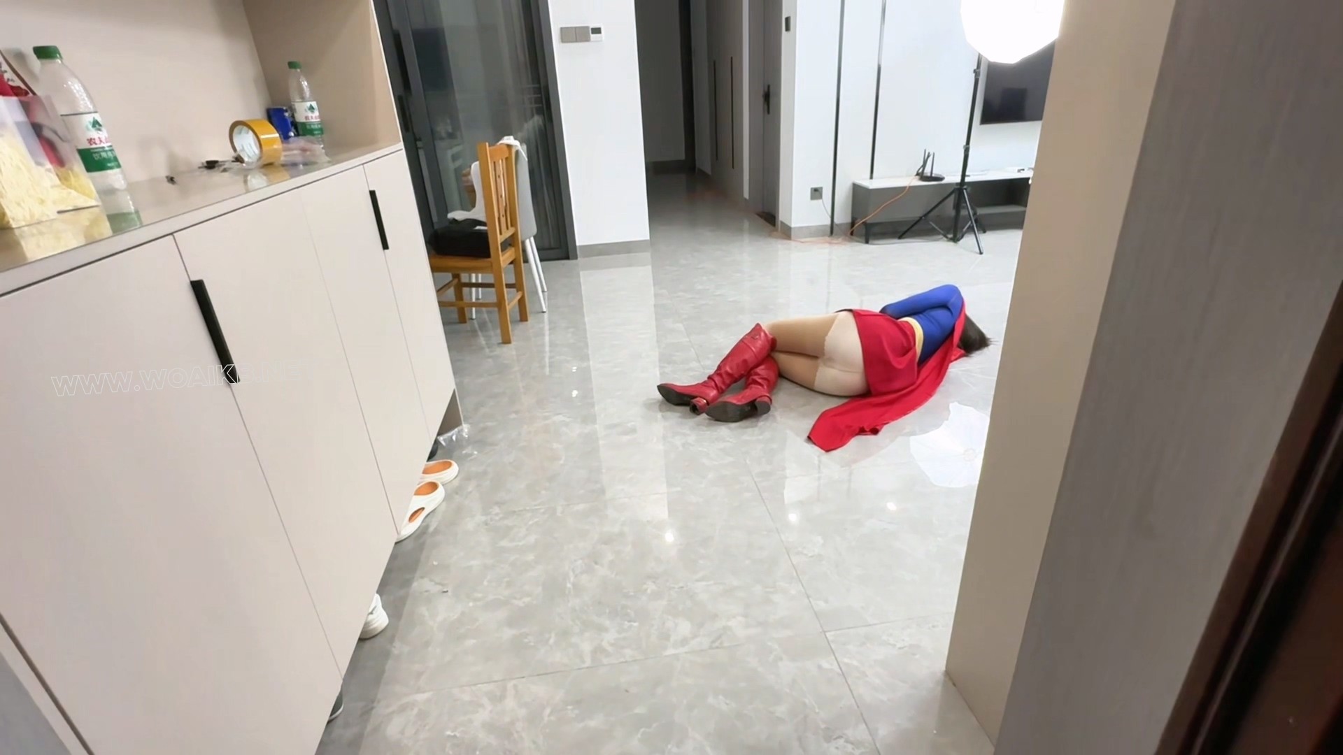 昏迷女超人被捆绑玩弄 昏迷的女超人 预览图