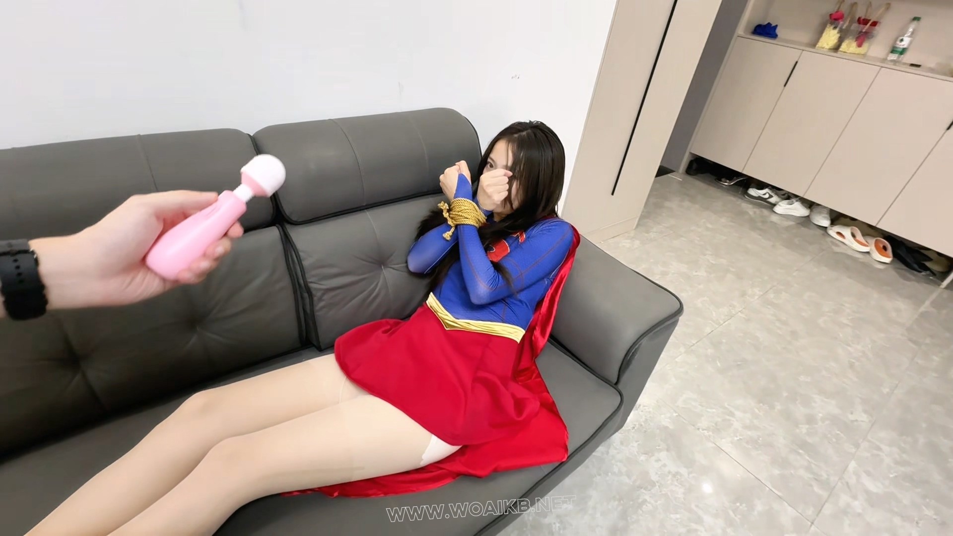 昏迷女超人被捆绑玩弄 昏迷的女超人 预览图